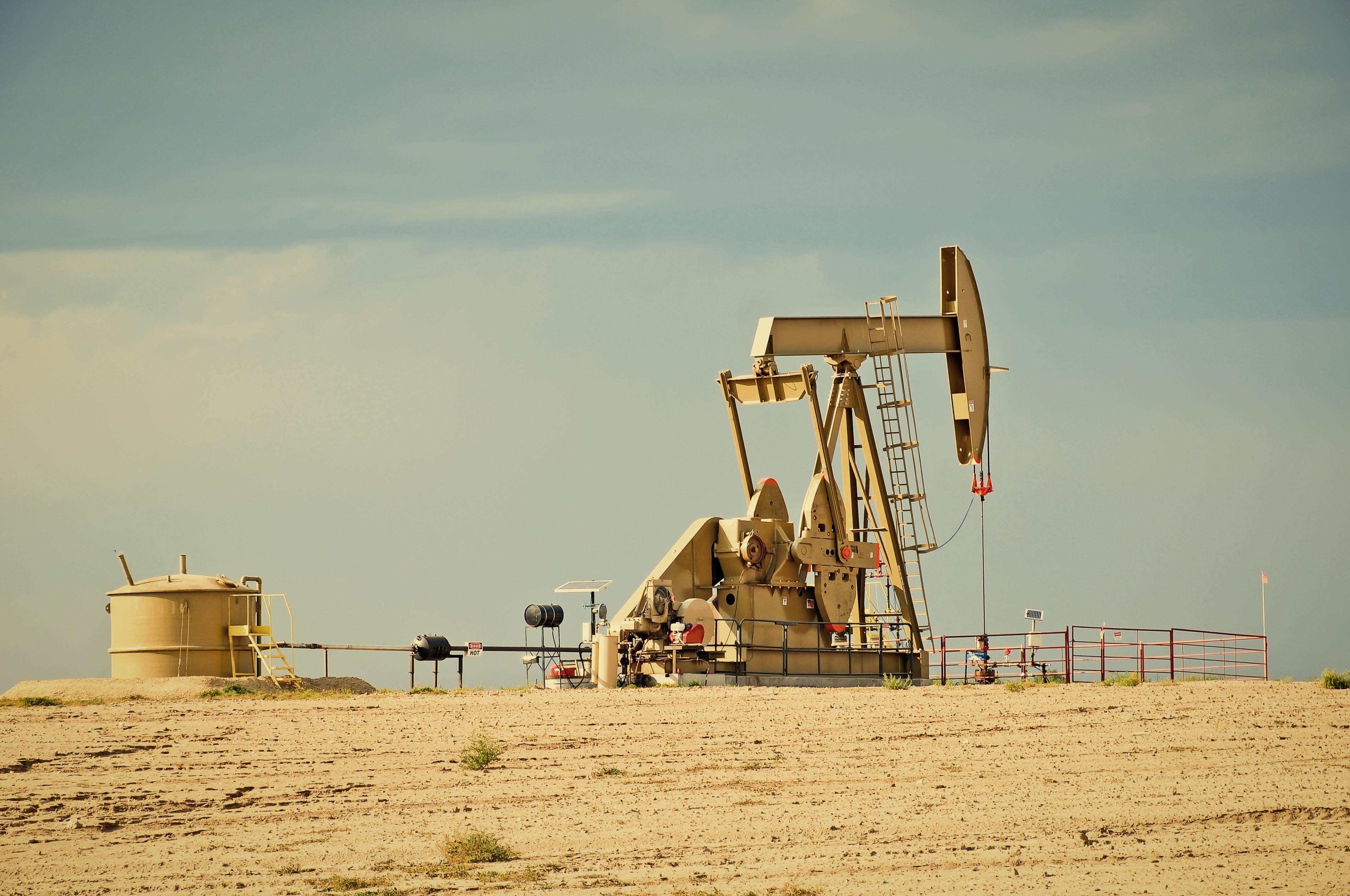 petroleo-desierto.jpg