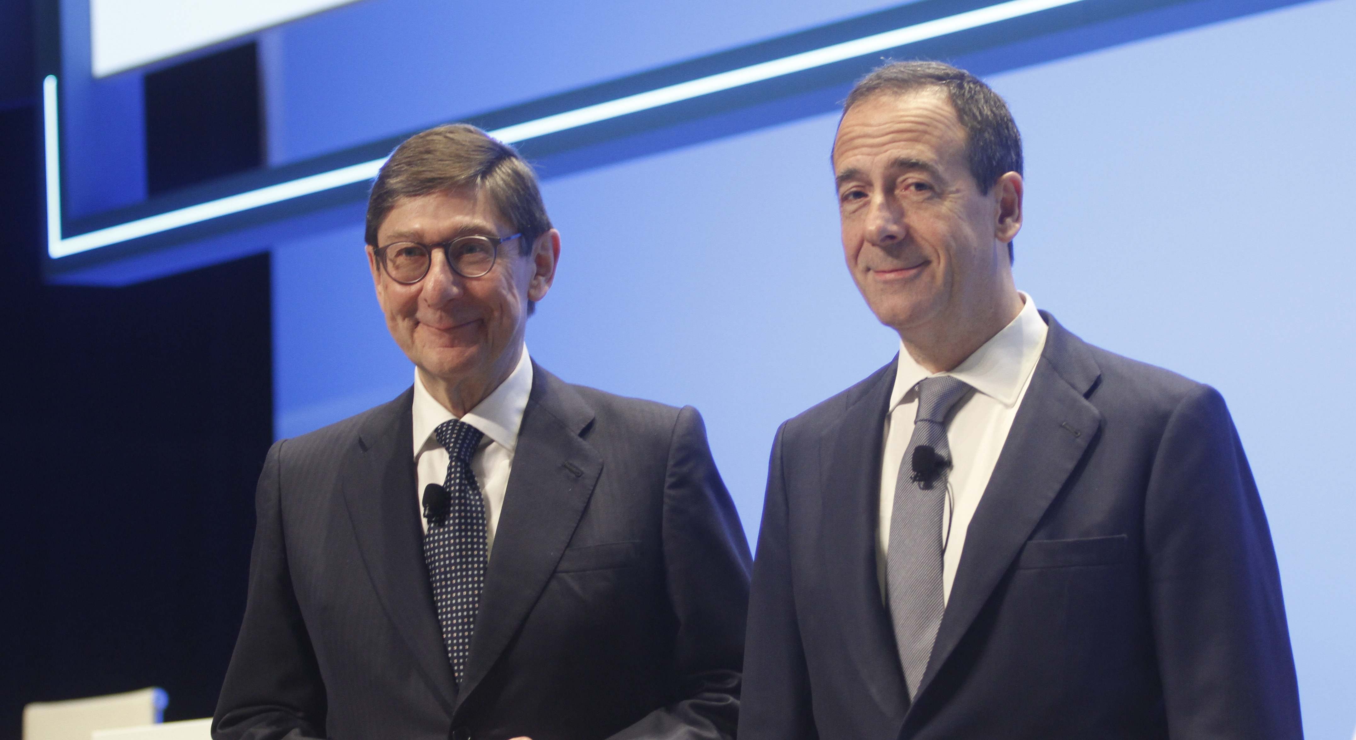 José Ignacio Goirigolzarri y Gonzalo Gortázar, en la junta en Valencia. Foto: Guilermo Lucas