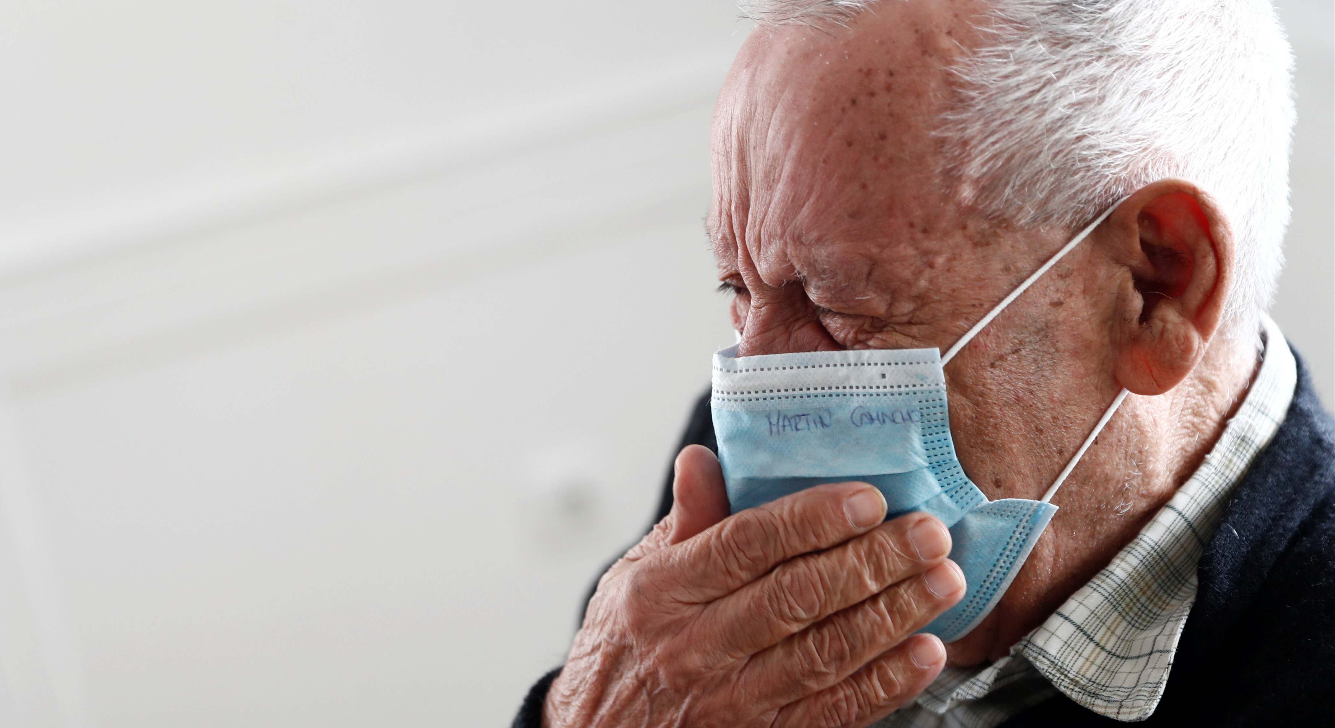 Anciano en una residencia durante la pandemia. / Foto: Reuters.