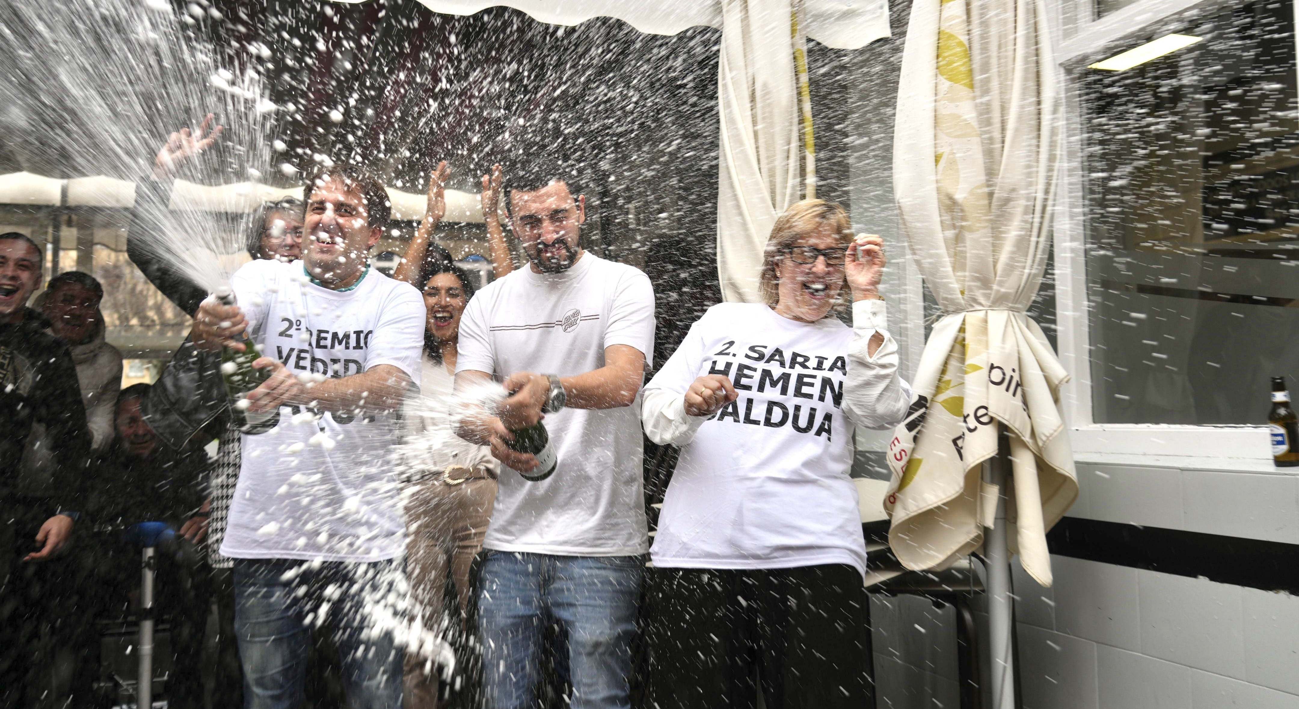 Ganadores del segundo premio de la lotería de Navidad 2024. / Foto: EP