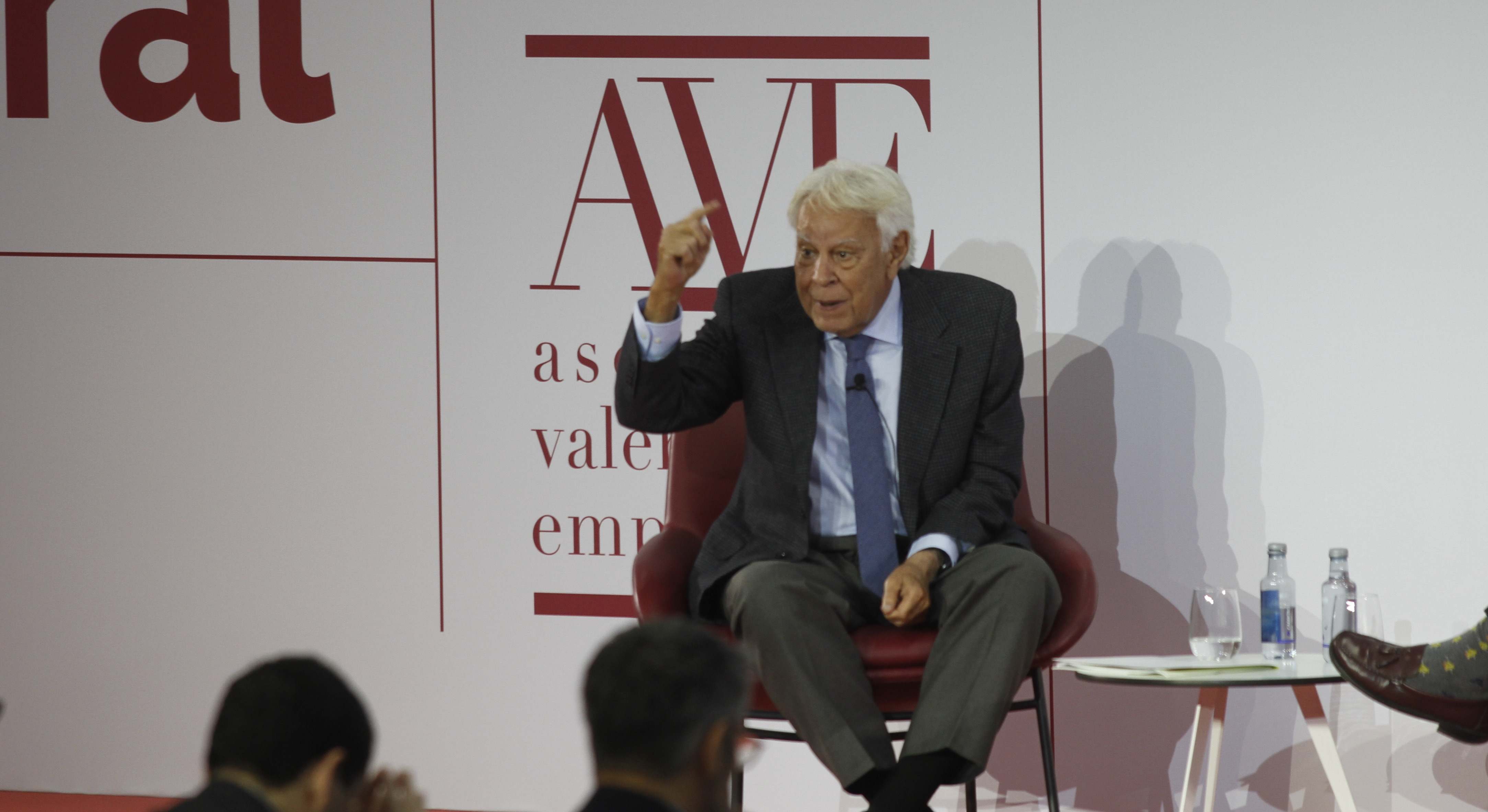 Felipe González en la asamblea de AVE.