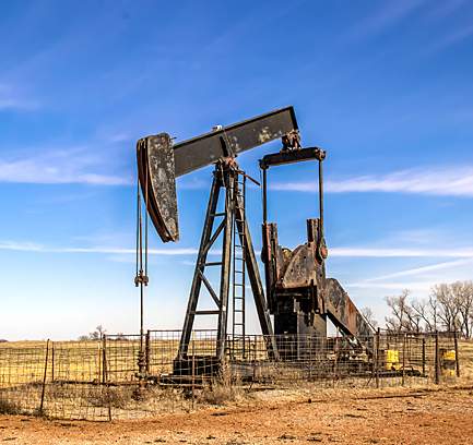 CARBURANTES-Imagen-iStock-1131429828.jpg
