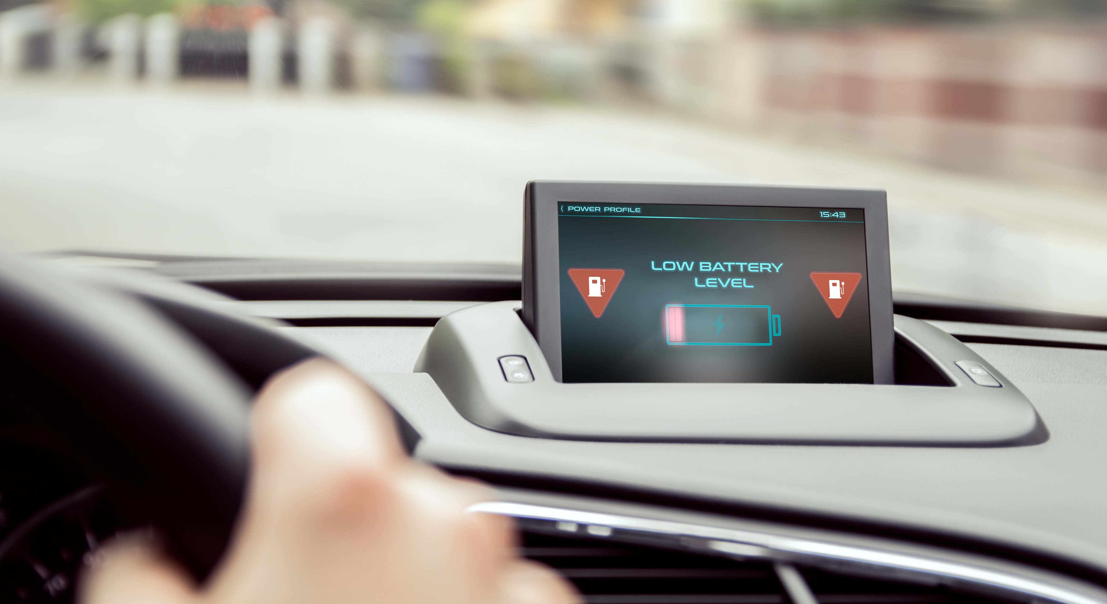 Pantalla de batería baja en coche