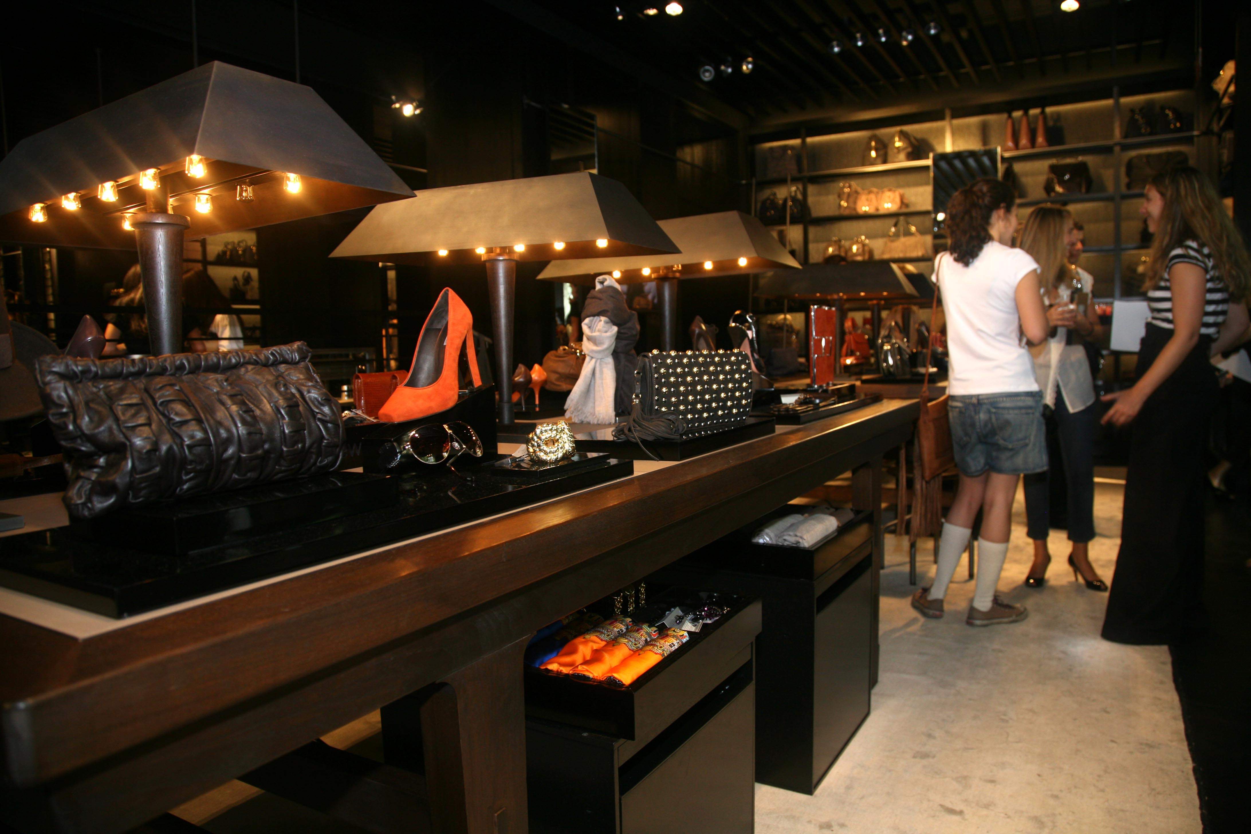 uterque-madrid-tienda-interior.jpg