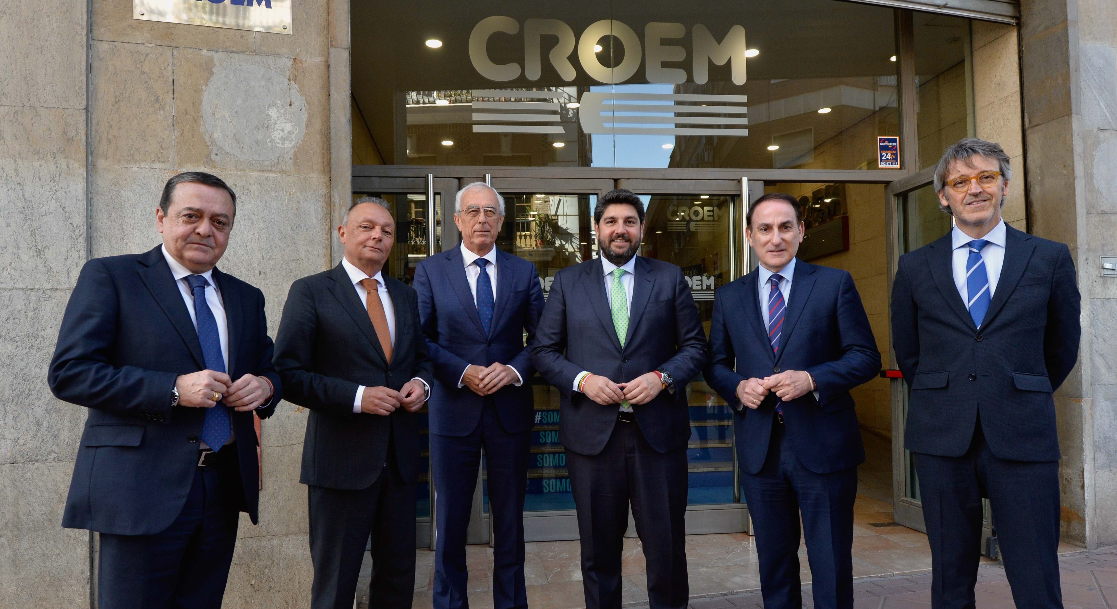 Los lideres empresariales con el presidente murciano.
