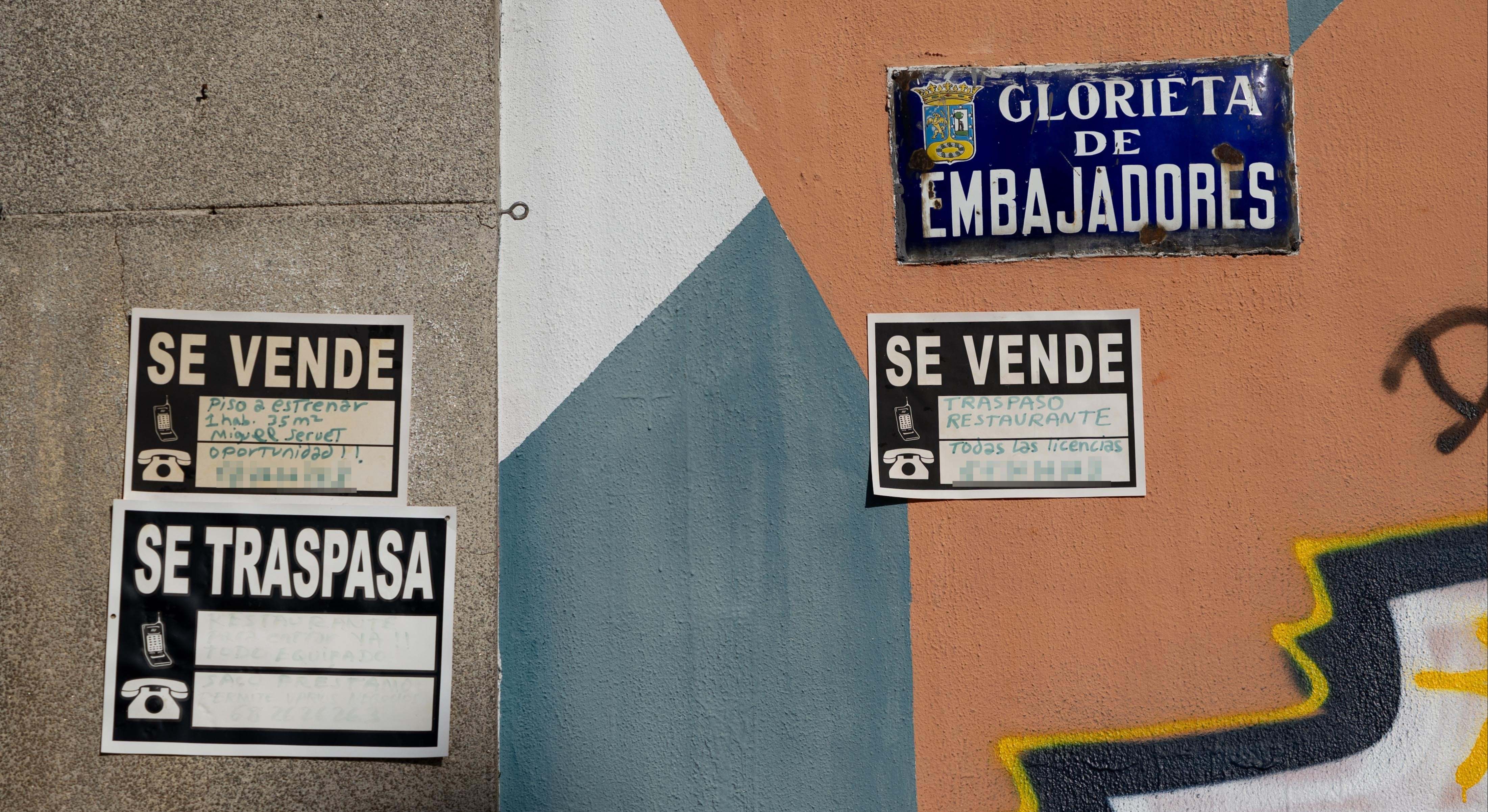 Carteles de 'se vende' en una calle de Madrid. Foto: Europa Press