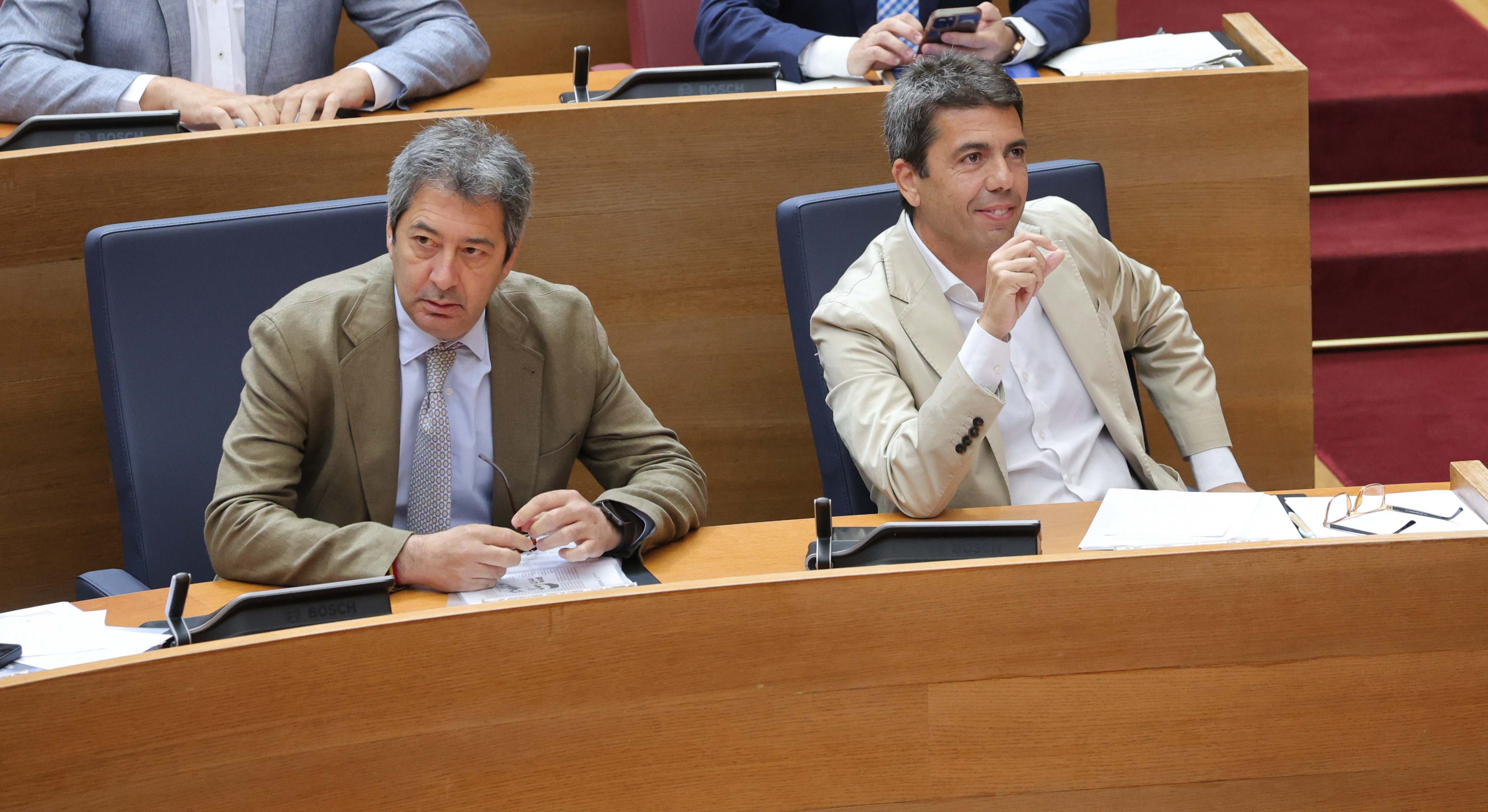 El vicepresidente Vicente Barrera, de Vox, y el presidente Carlos Mazón.