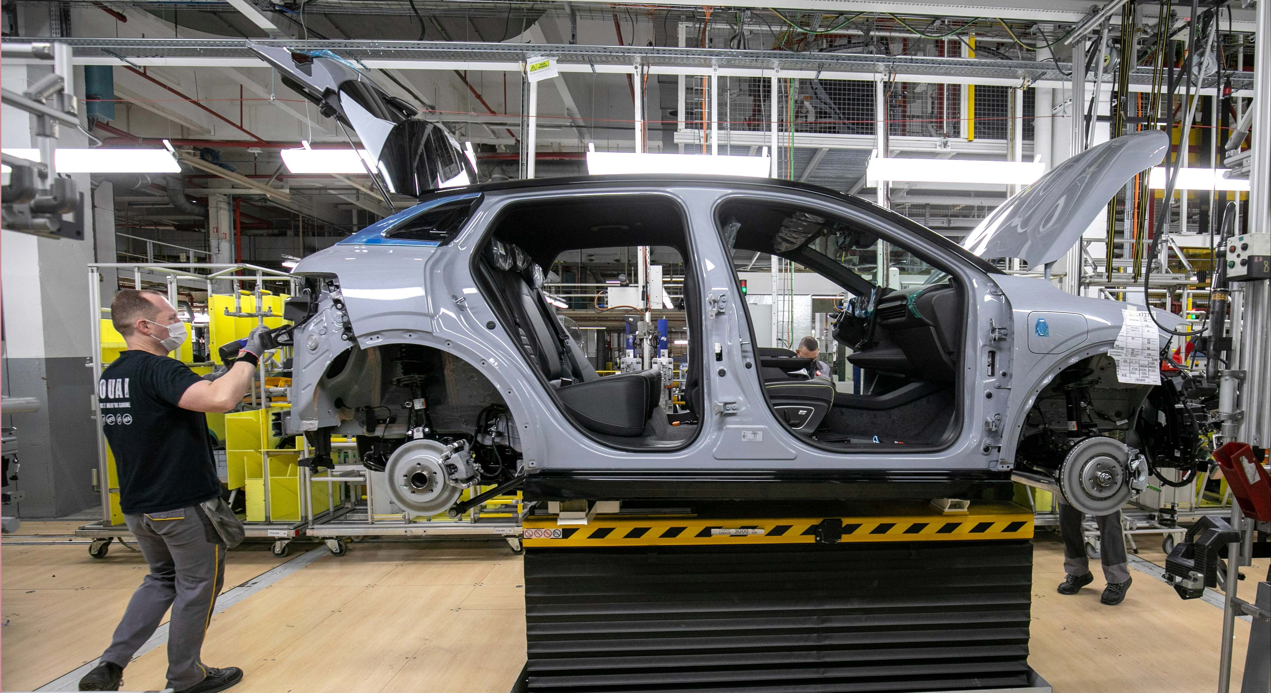 Línea de montaje de fábrica de Renault en Douai | Renault Group