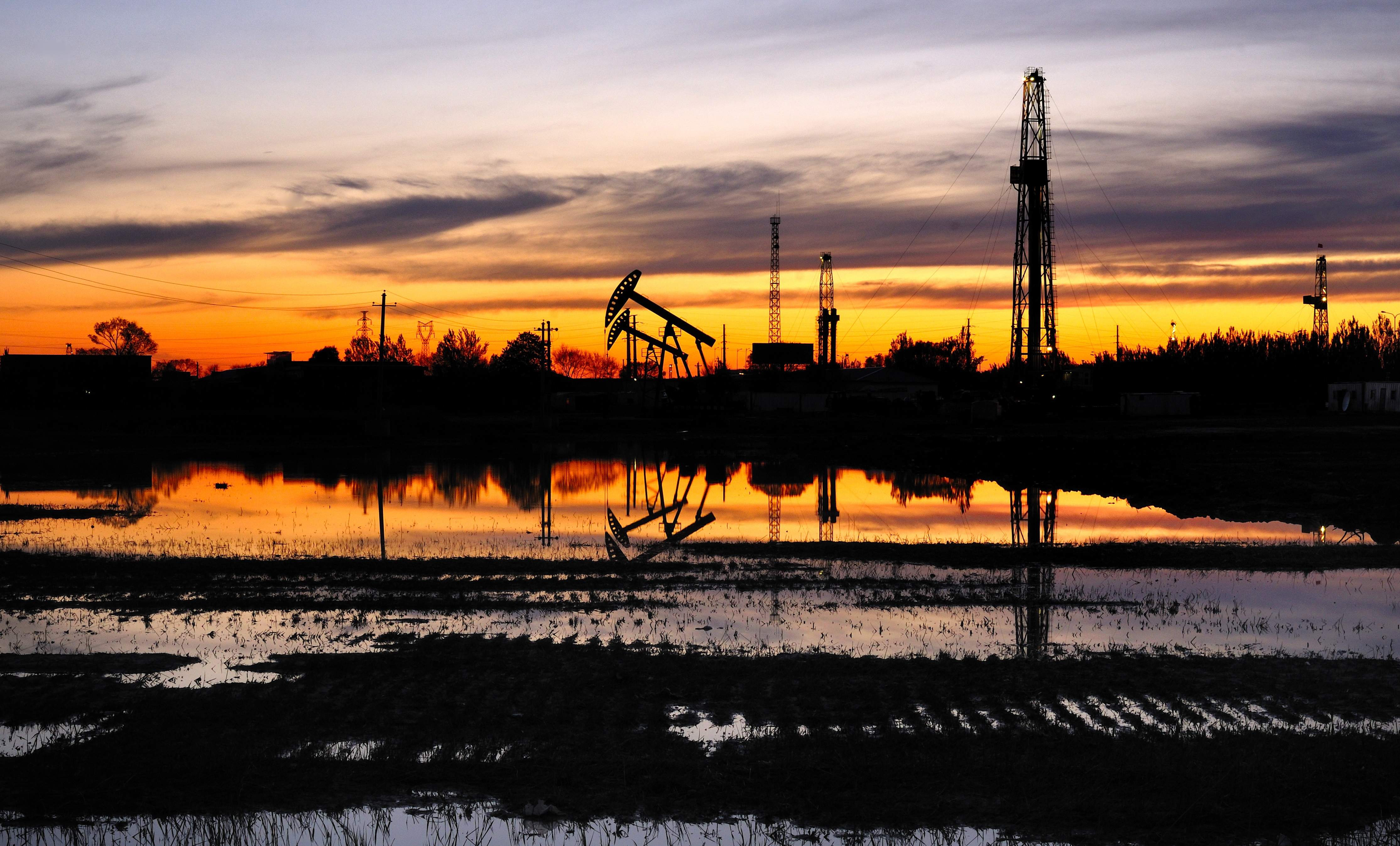 perforacion-petroleo-agua.jpg