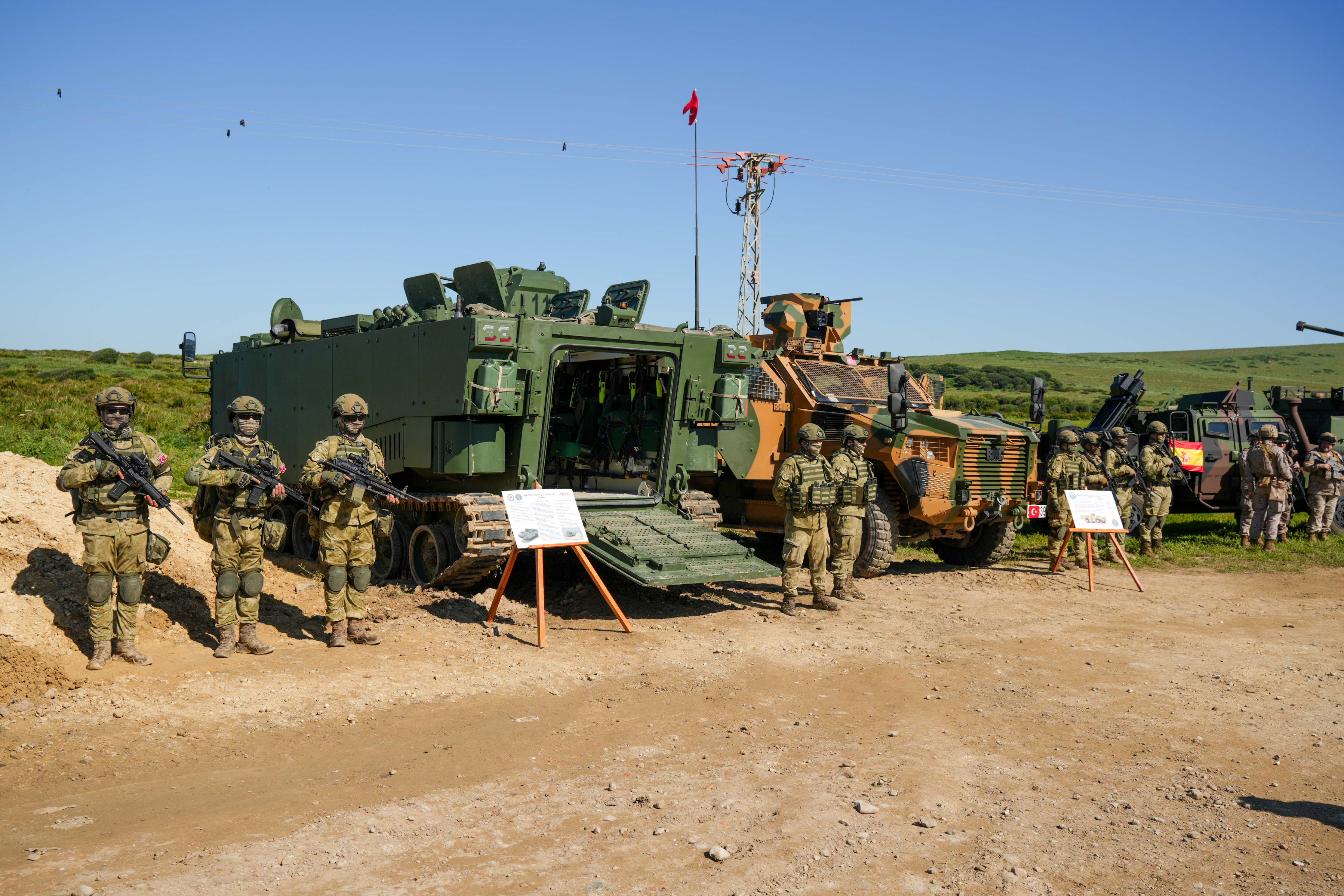 Despliegue militar organizado por la Armada Española y la OTAN en Cádiz, 2025