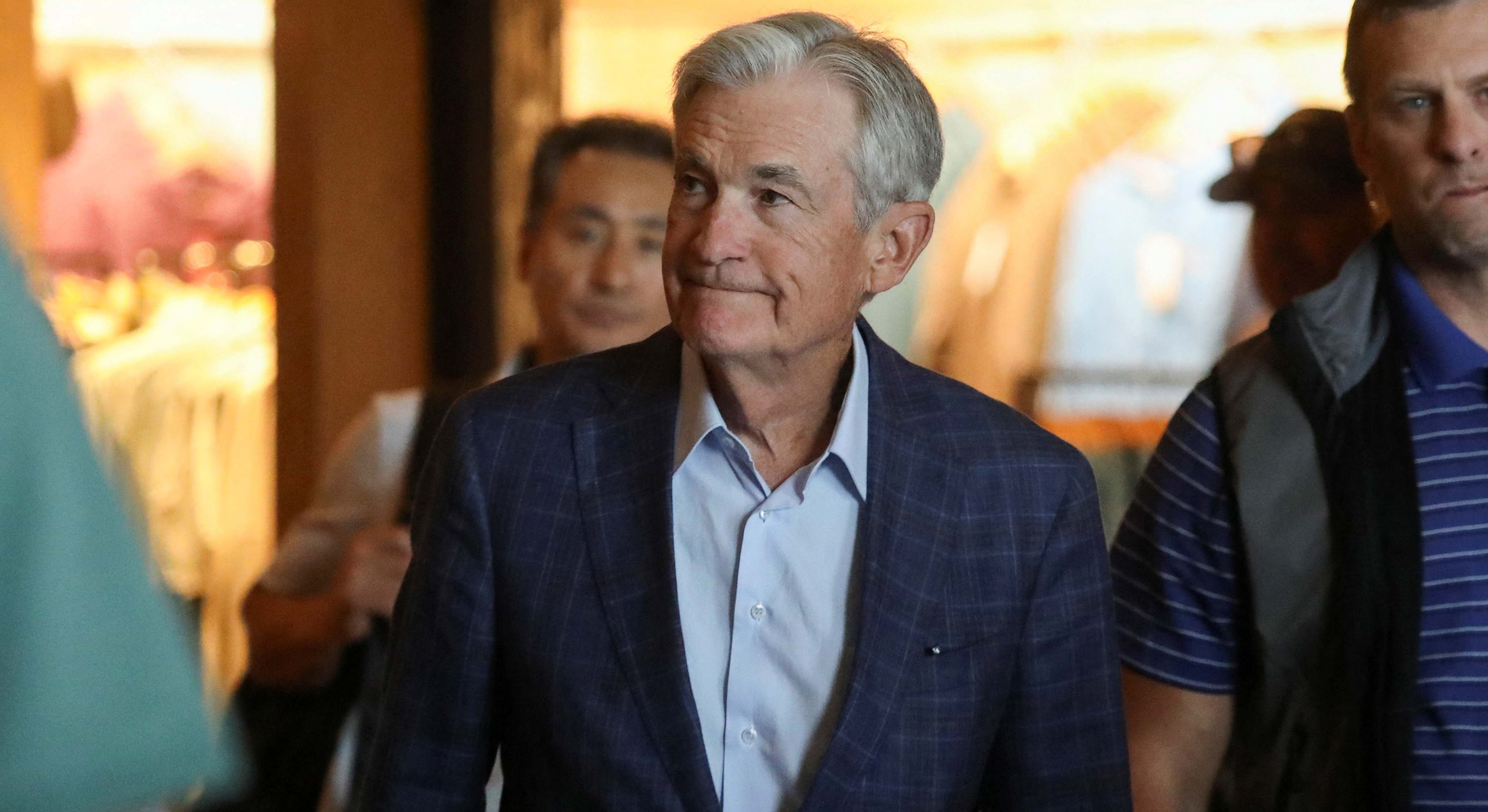 Jerome Powell, presidente de la Fed, llega a la conferencia de Jackson Hole. Foto: Reuters