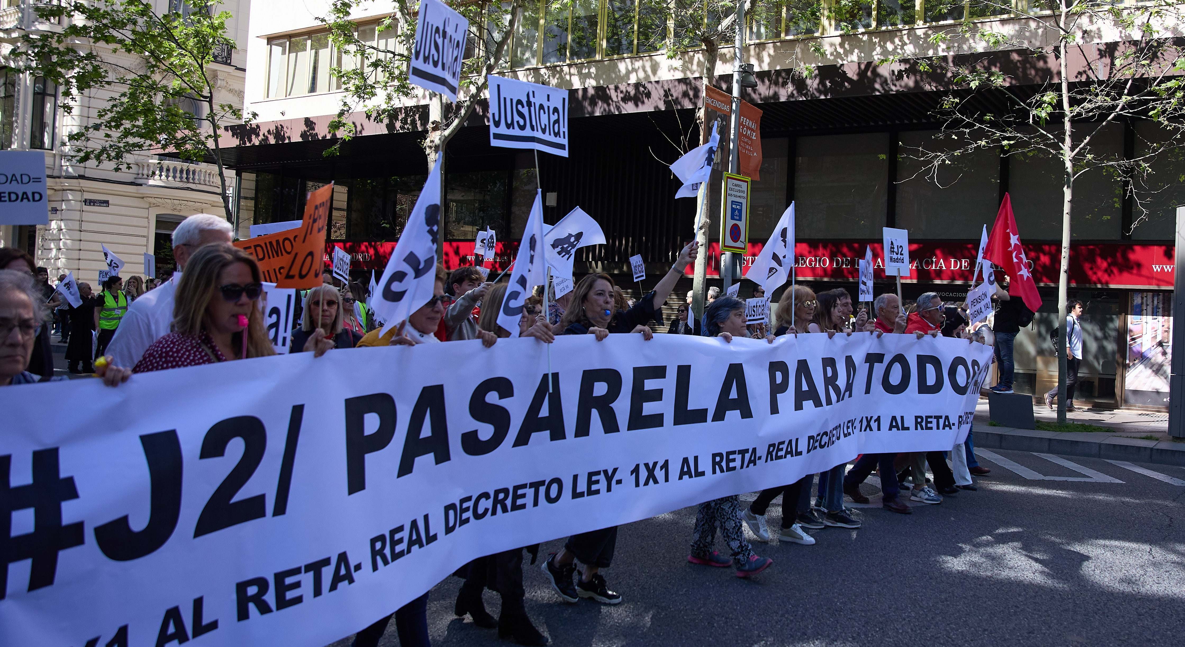 Imagen de archivo de una manifestación de abogados y procuradores reclamando una pensión digna