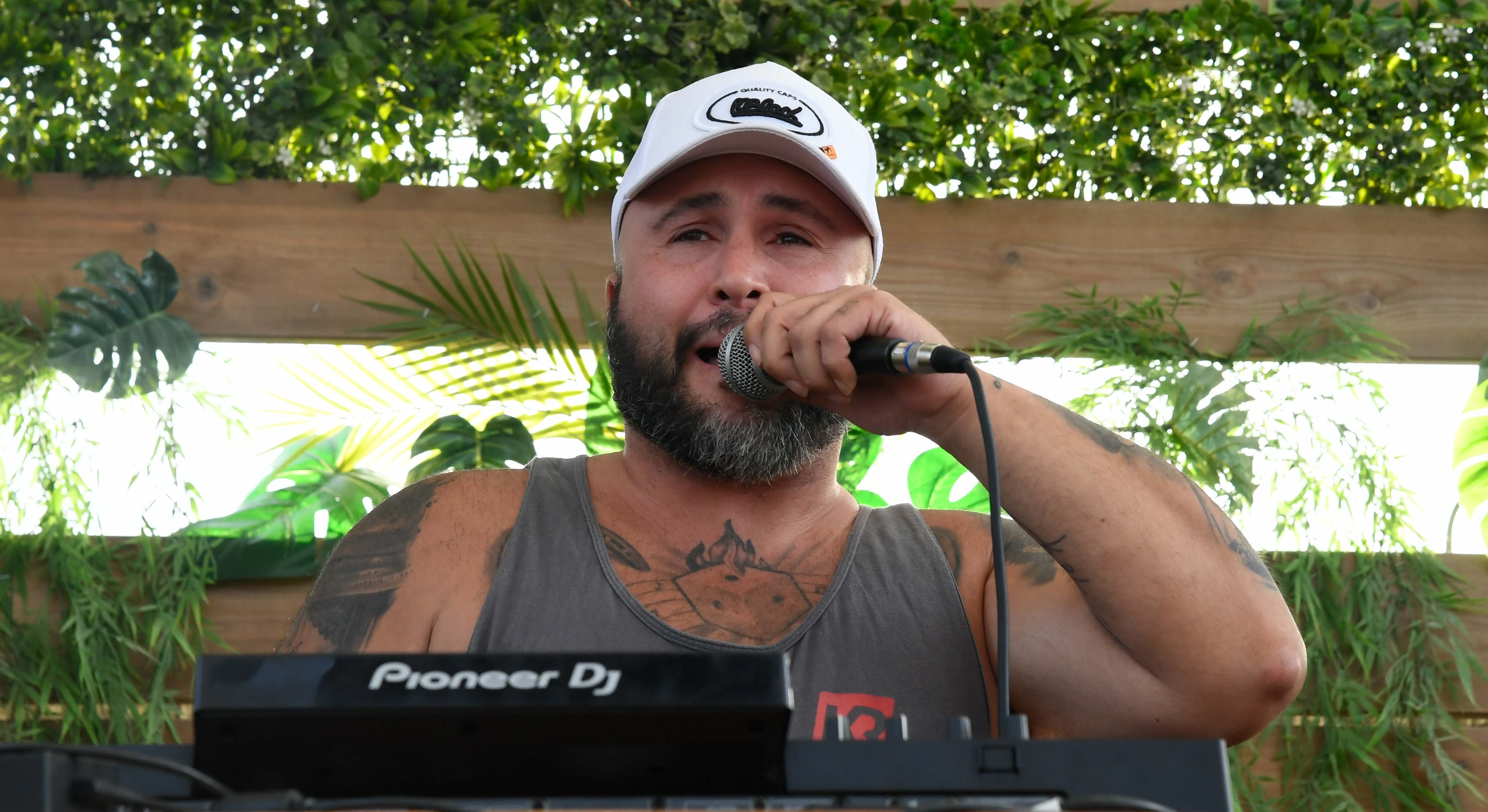 Kiko Rivera haciendo de dj
