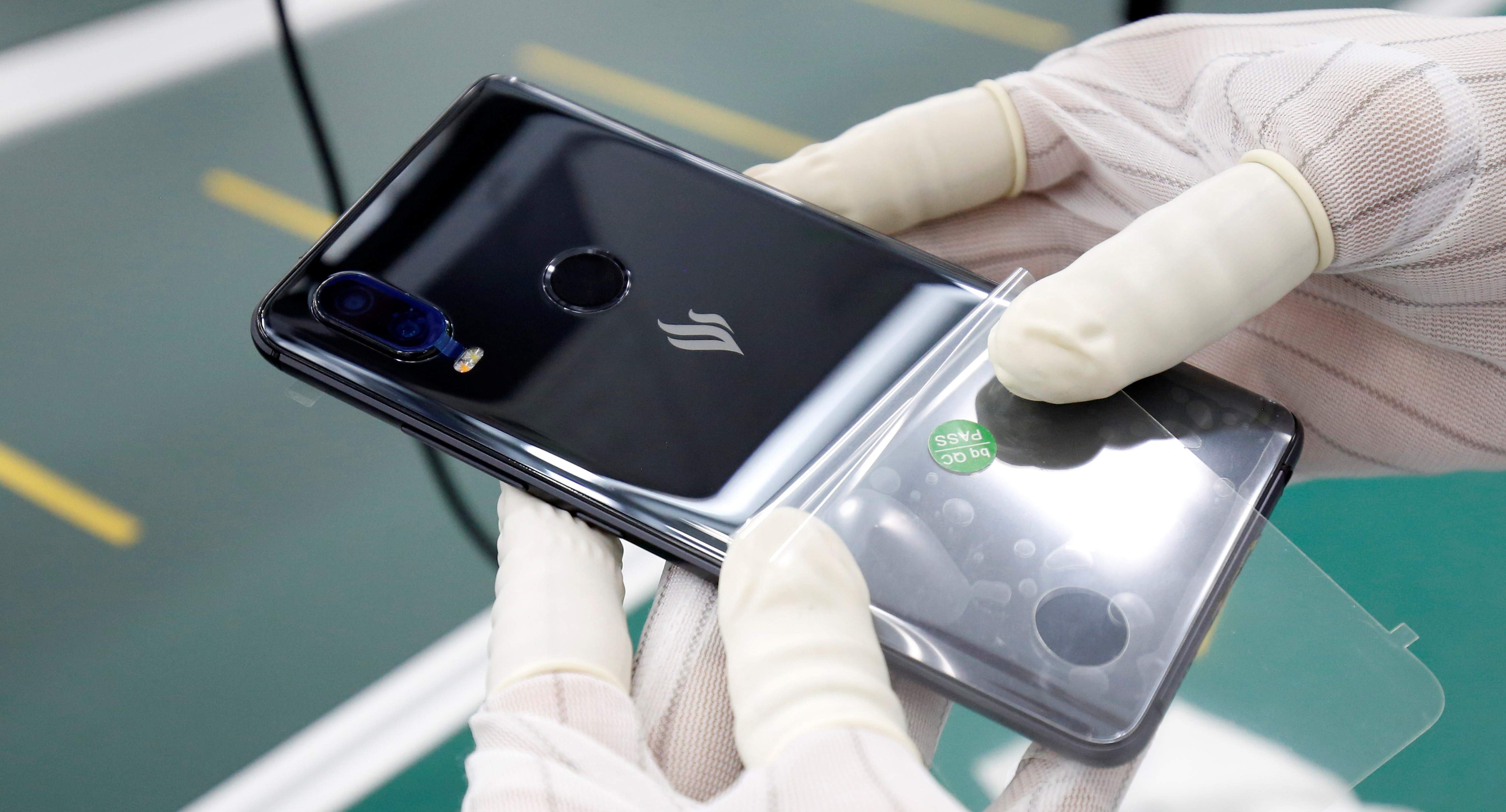 Vingroup-smartphone.jpg
