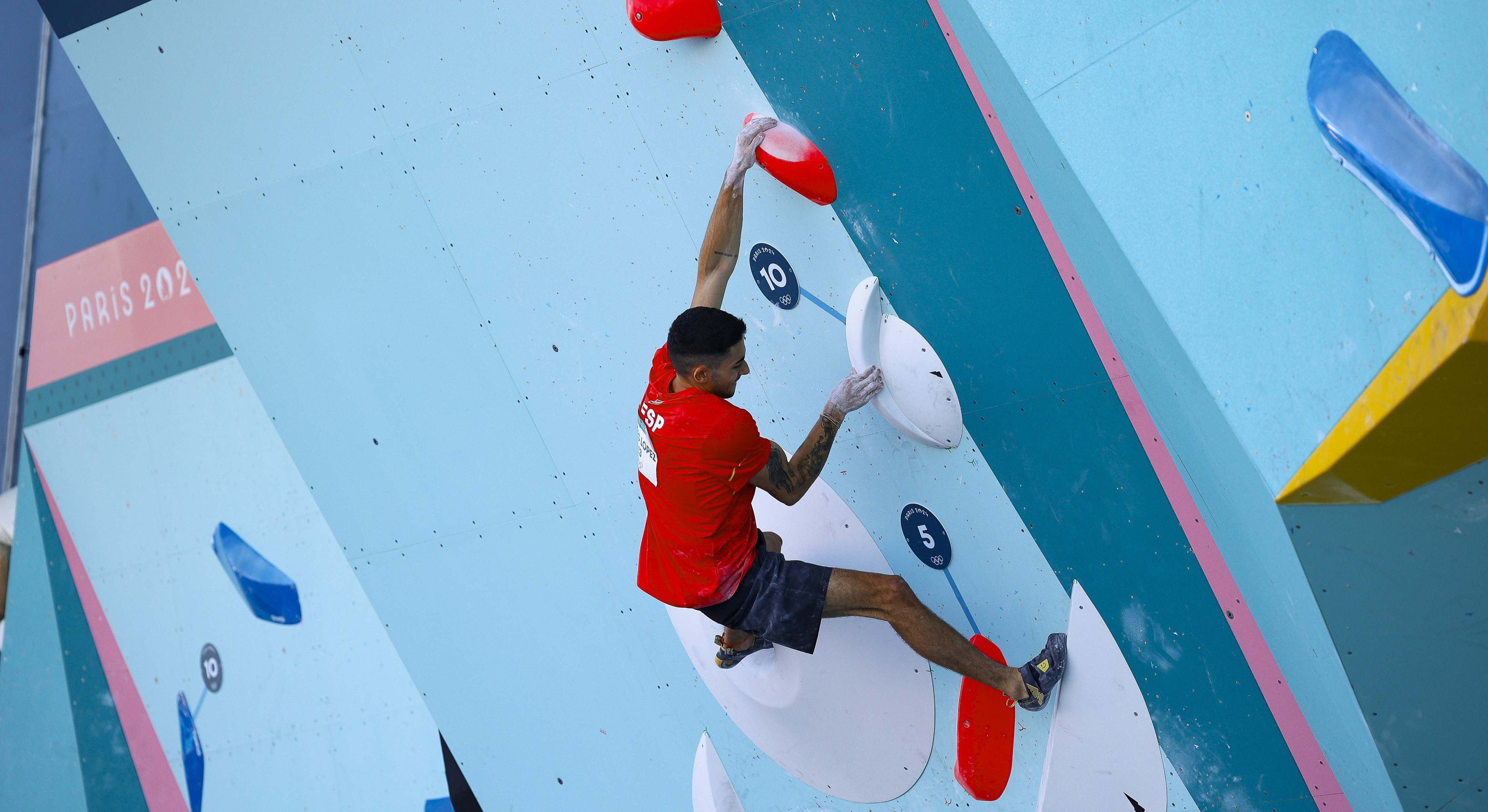 El escalador Alberto Ginés en los Juegos Olímpicos de París 2024. / Foto: EP