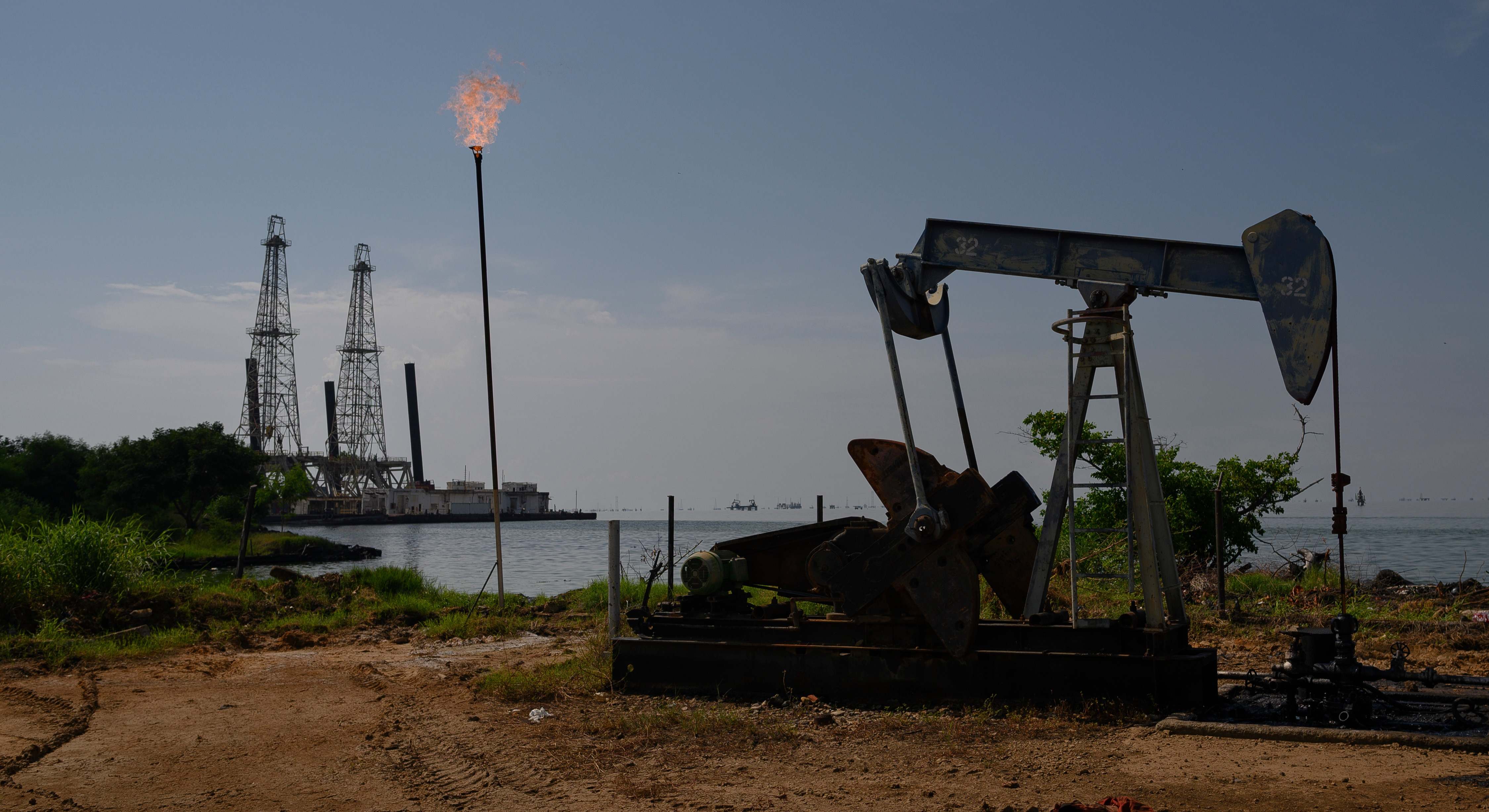 Pozo de PDVSA en el estado de Zulia, en el Lago de Maracaibo. (Bloomberg)