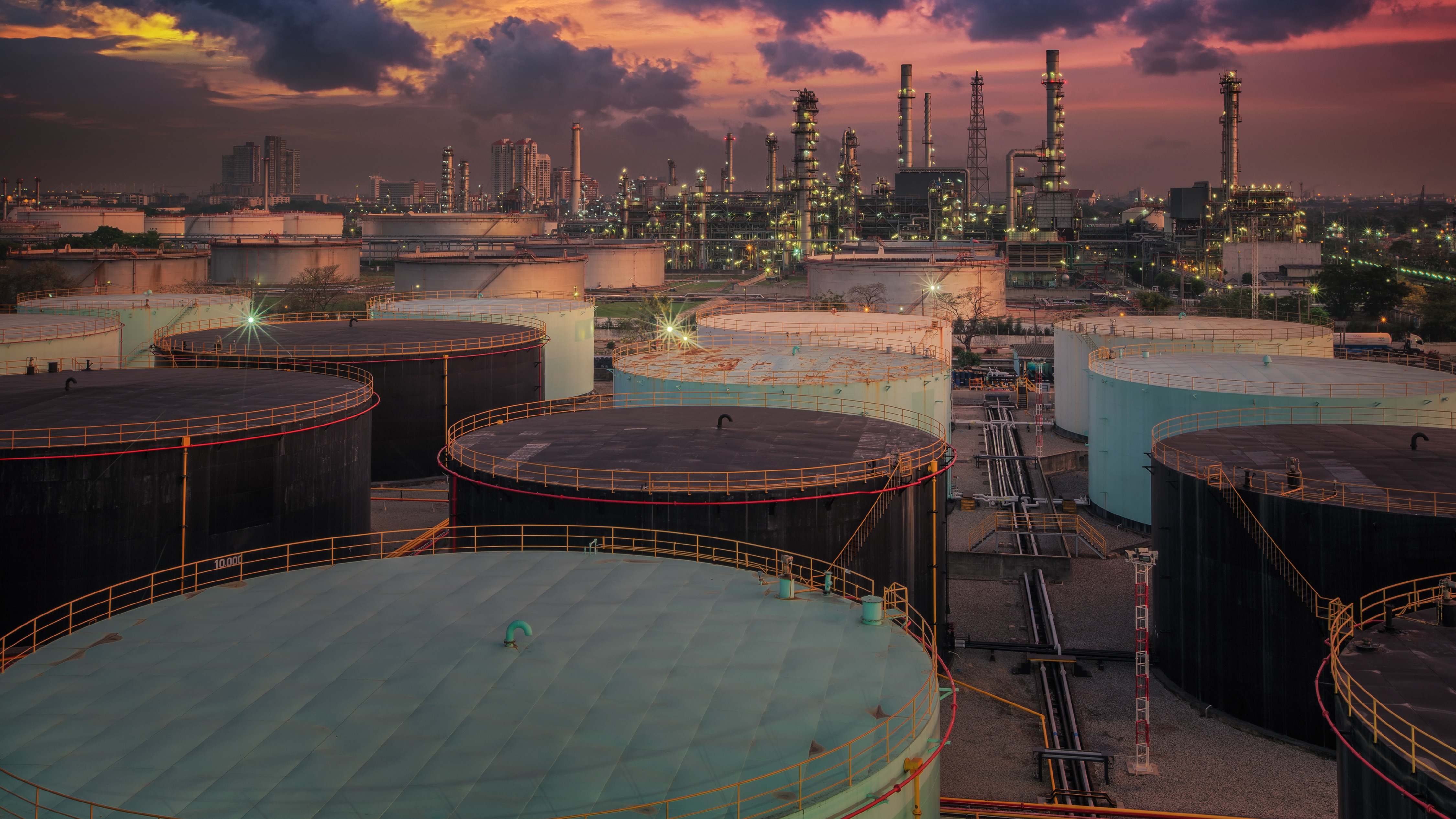 Refinería de petróleo en Arabia Saudí (Dreamstime)