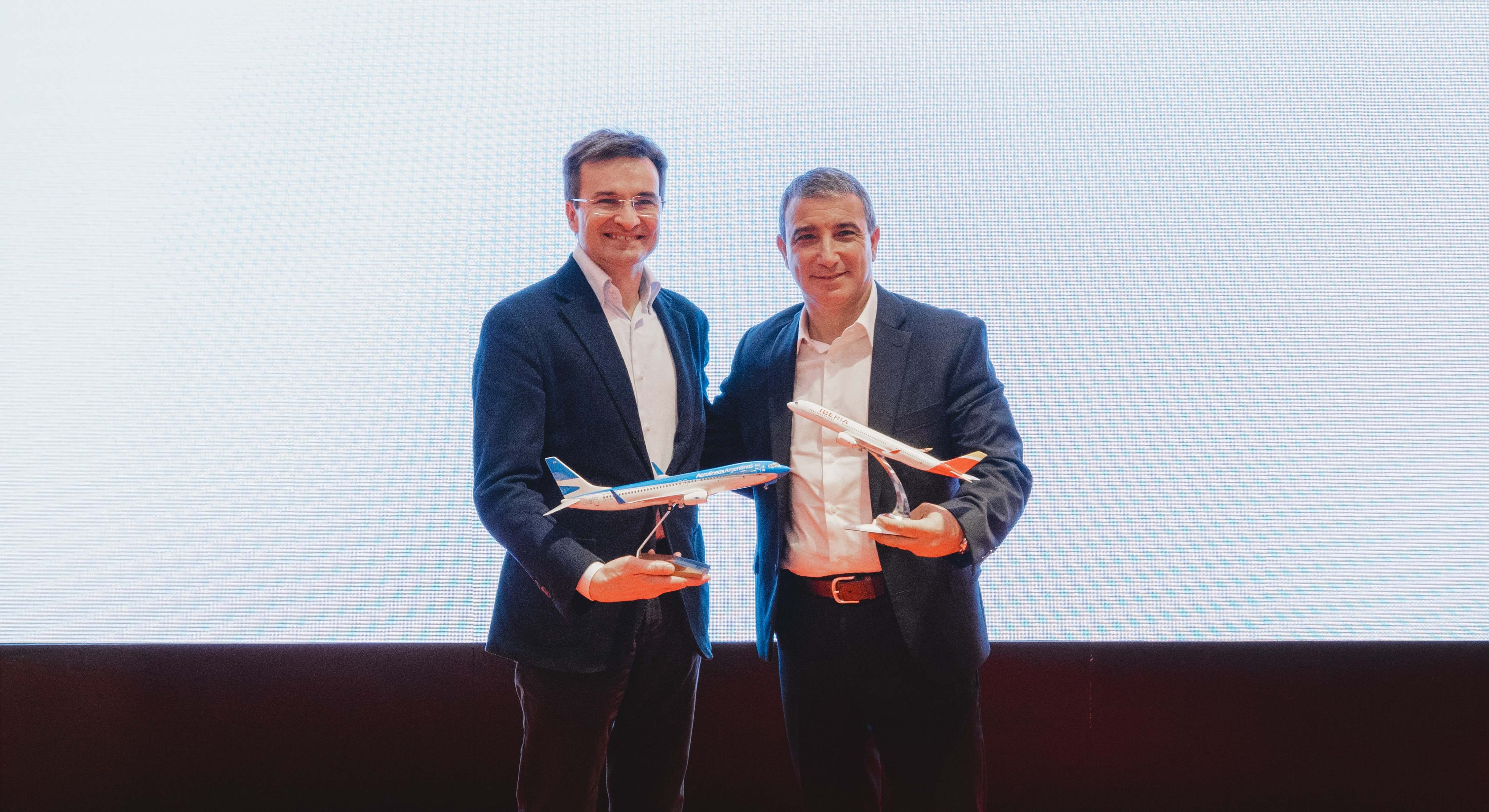 El presidente de Iberia, Marco Sansavini; y su homólogo de AA, Fabián Lombardo. 