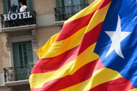 cataluna-bandera-hotel-balcon.jpg