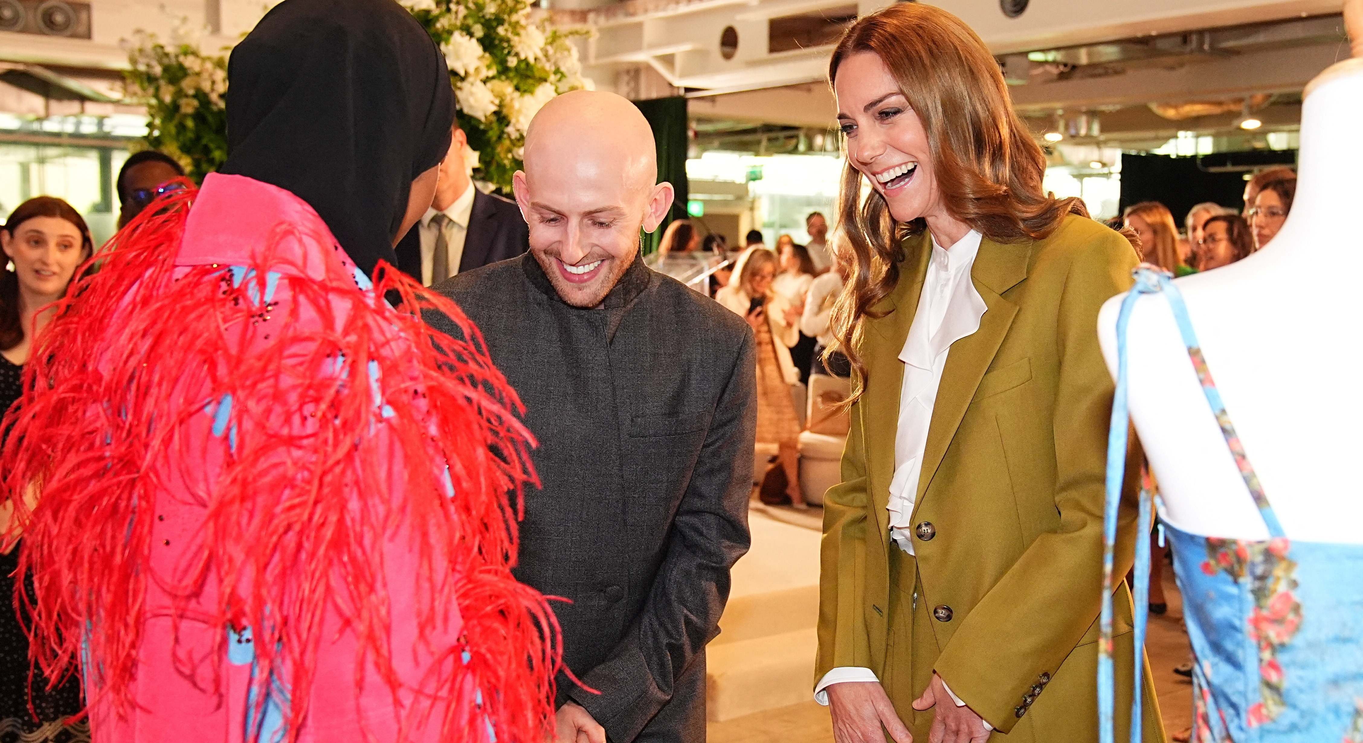 Kate Middleton ha entregado el premio Isabel II al diseño británico al inglés Patrick McDowell