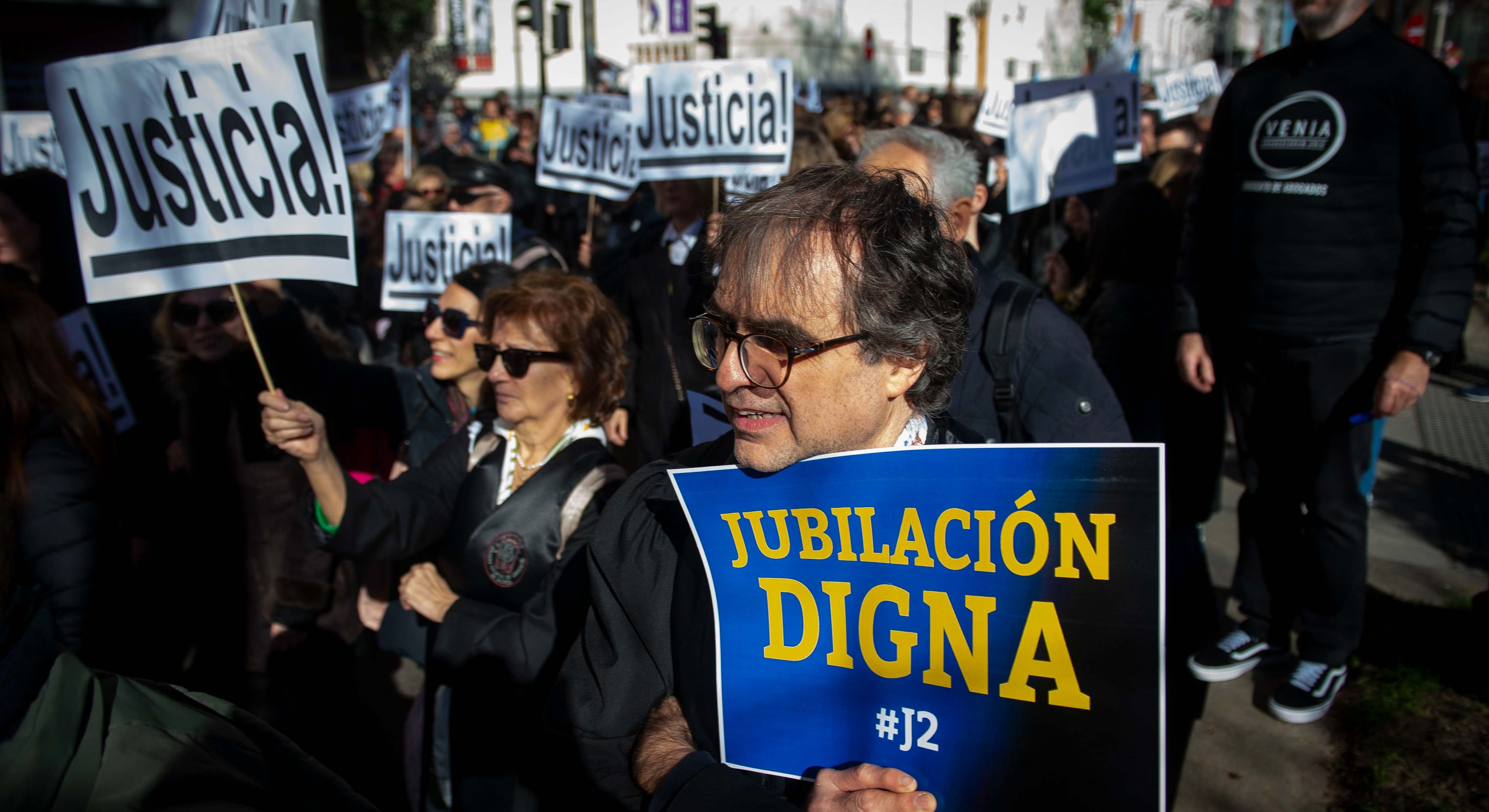 Imagen de archivo de una protesta de abogados reclamando una pensión digna