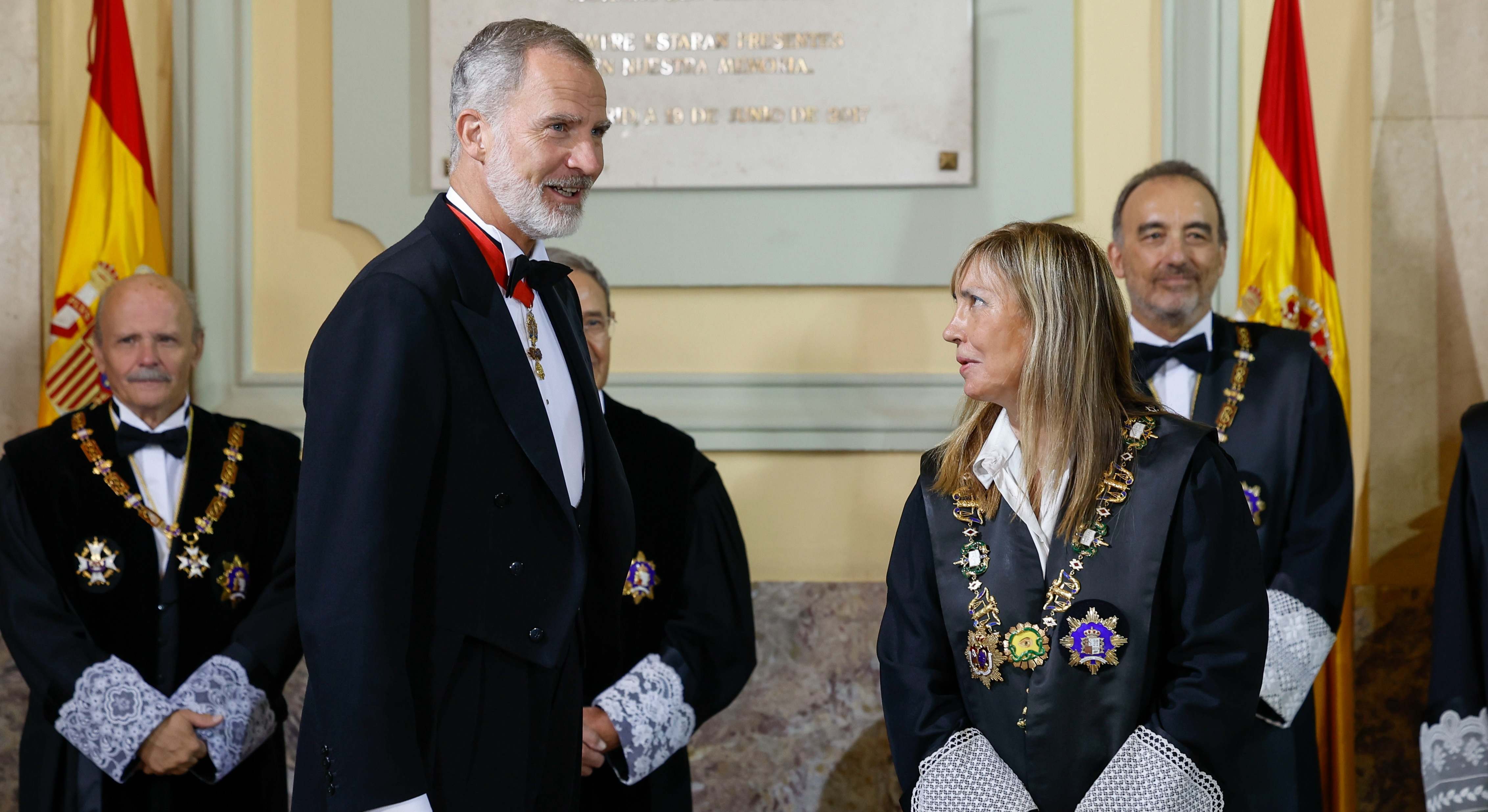 La presidenta del CGPJ y del Supremo, Isabel Perelló, junto al Rey Felipe VI, durante el acto de apertura del nuevo año judicial