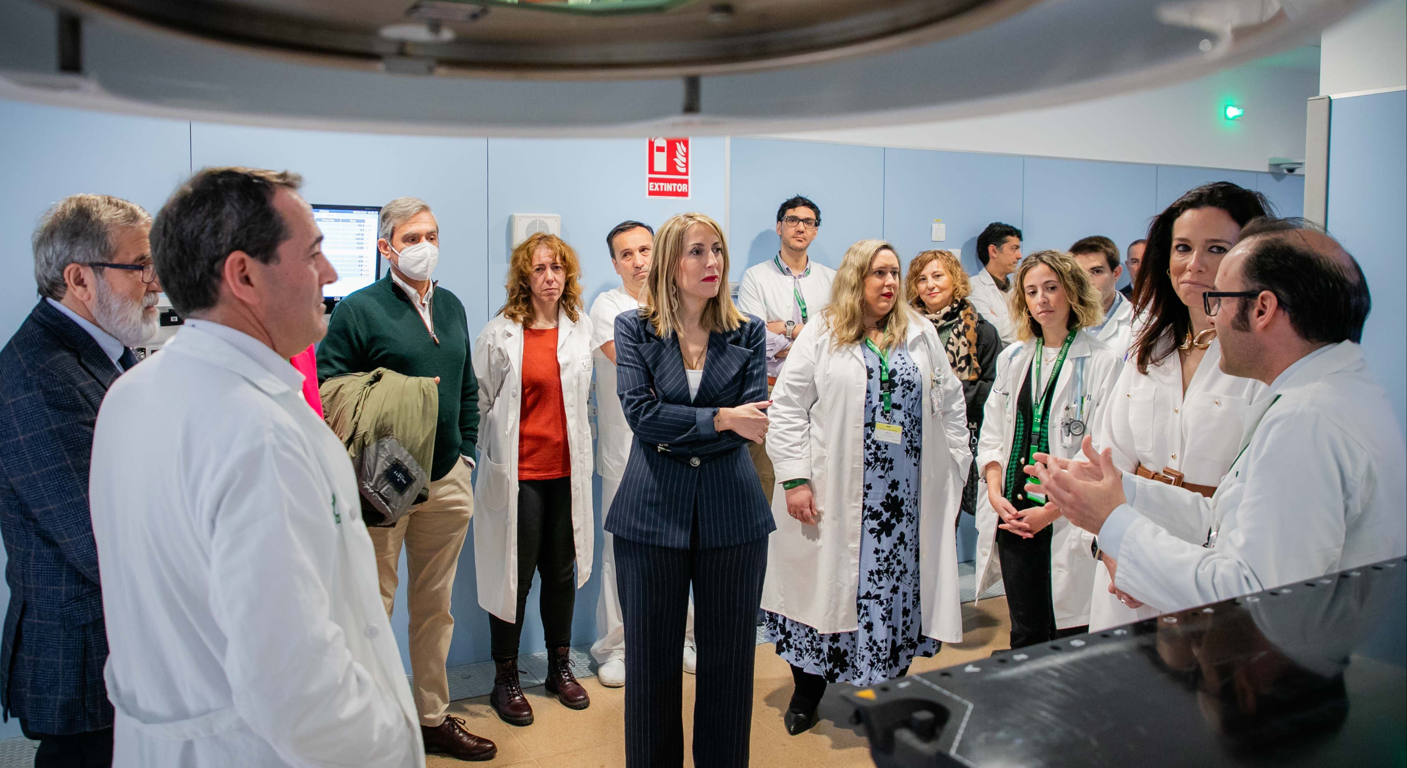 La presidenta de la Junta de Extremadura en la inauguración del segundo acelerador lineal del Hospital Univesitario de Cáceres