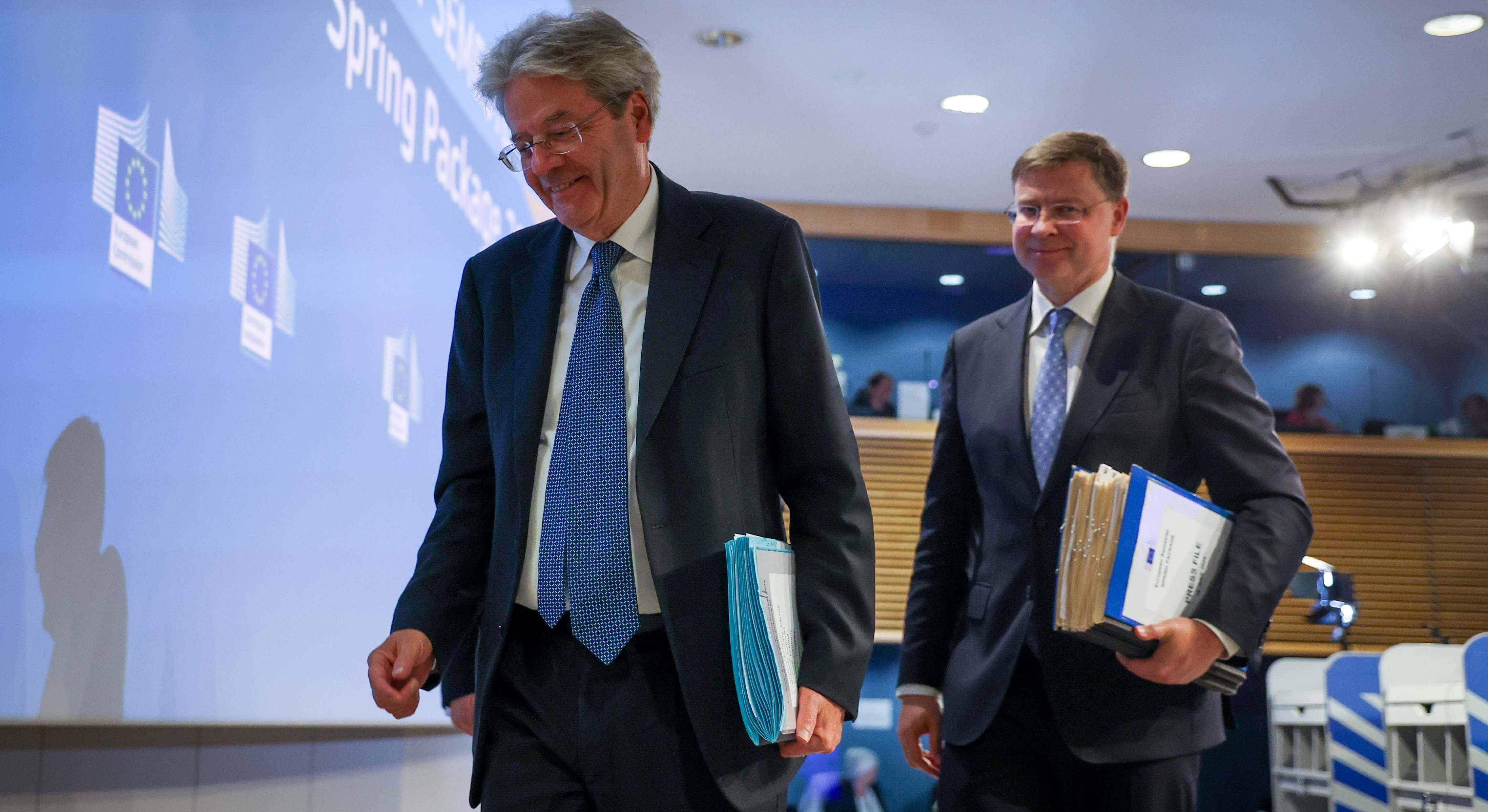 El comisario de Economía, Paolo Gentiloni y el vicepresidente comunitario, Valdis Dombrovskis