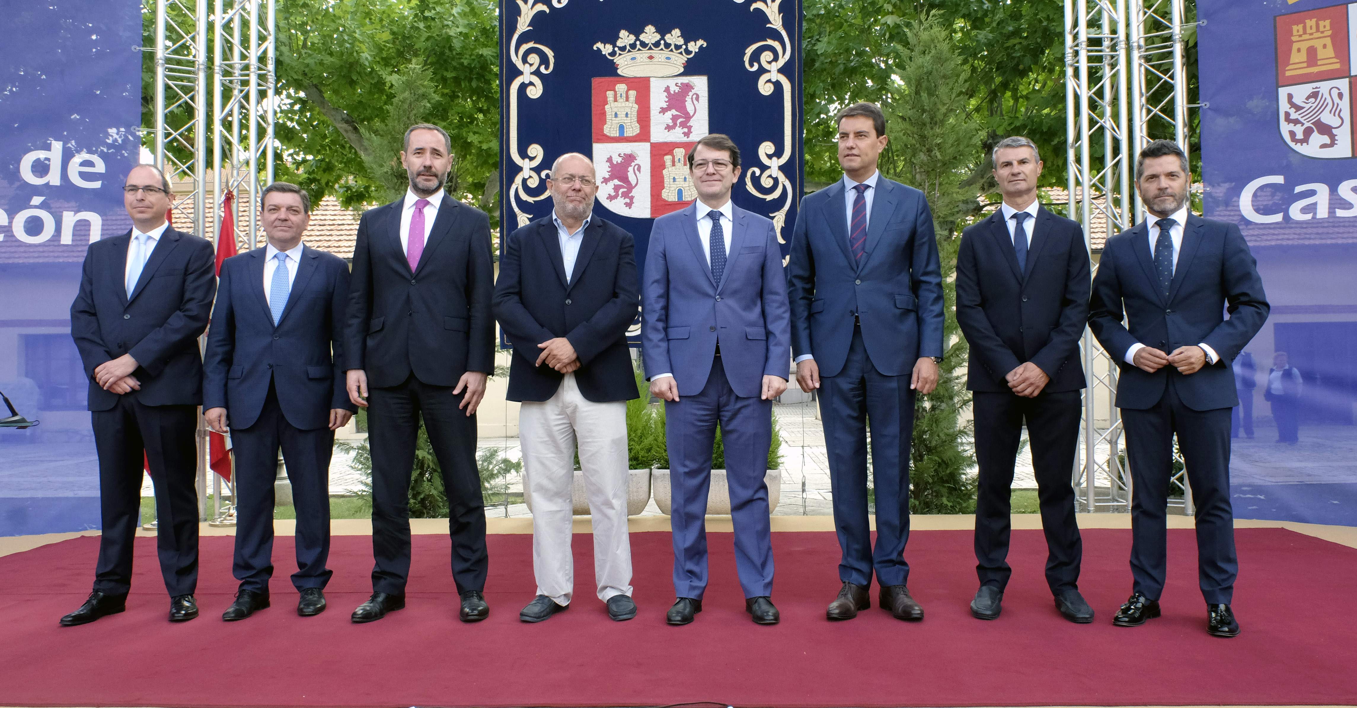Manuecoaltoscargos.jpg
