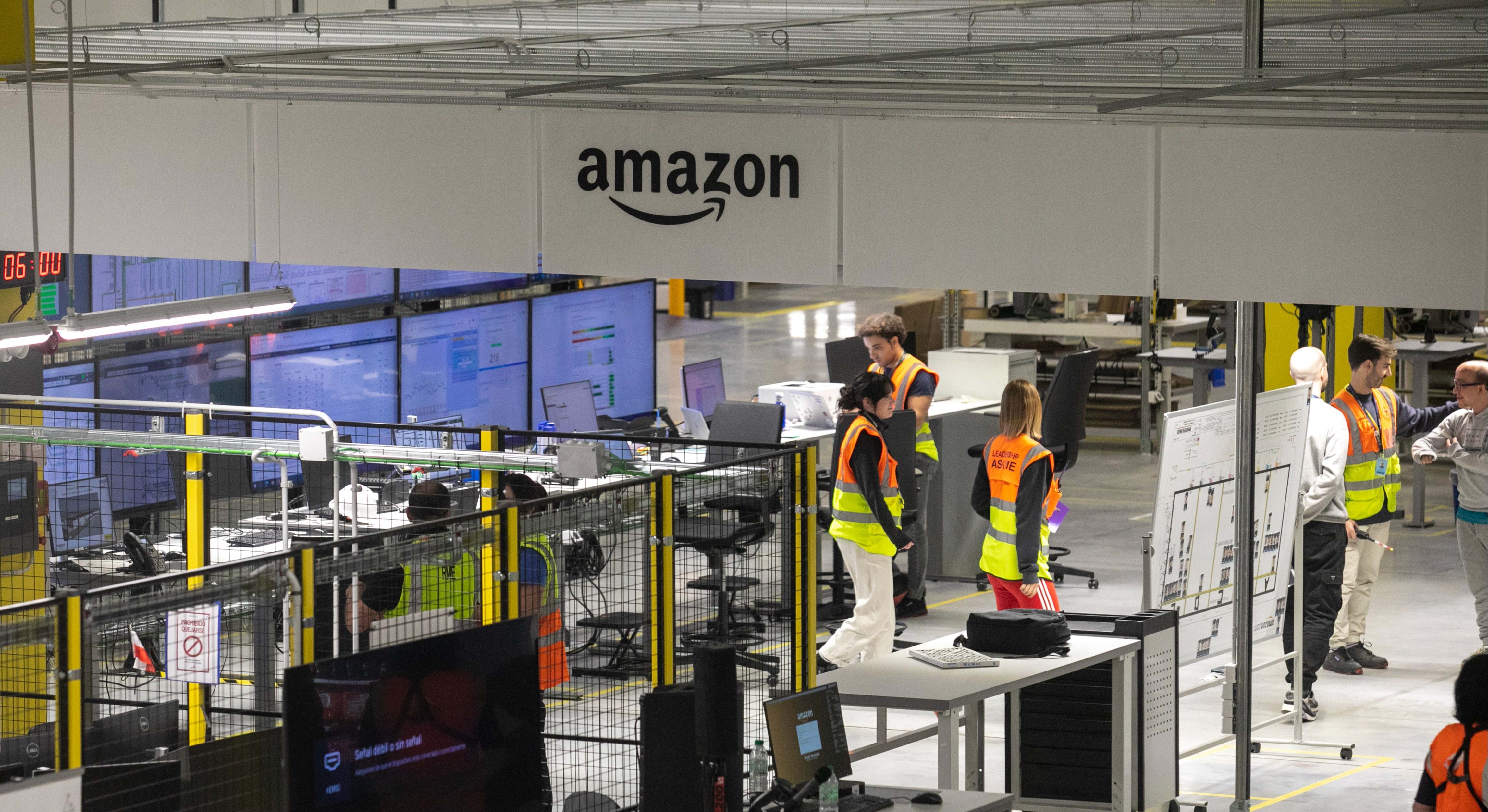 Centro Logístico de Amazon en el polígono de Bobes, en Siero, Asturias (España). Foto: Jorge Peteiro / Europa Press