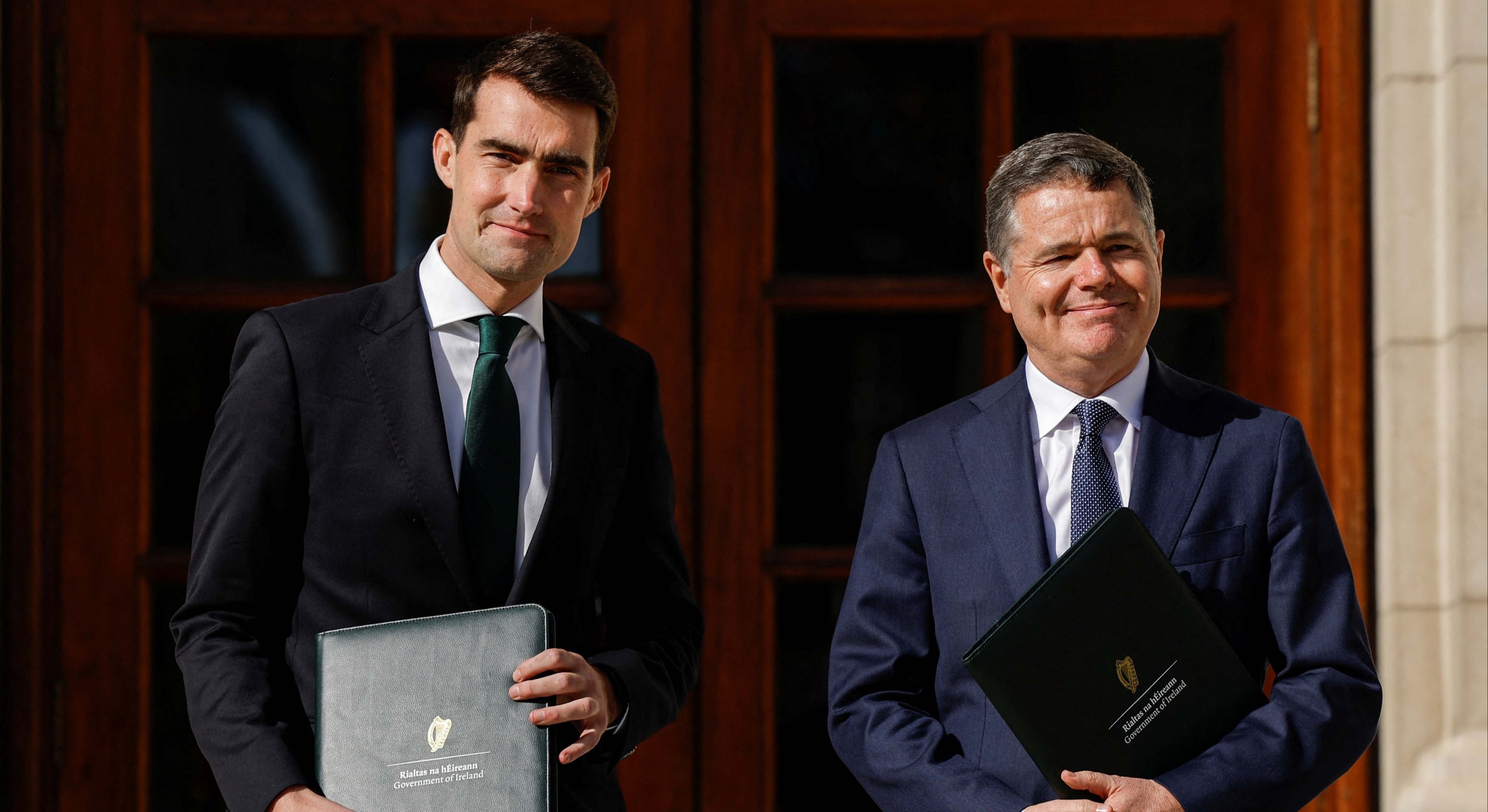 El ministro de Economía de Irlanda, Jack Chambers, y el de Hacienda, Paschal Donohoe. Foto: Reters
