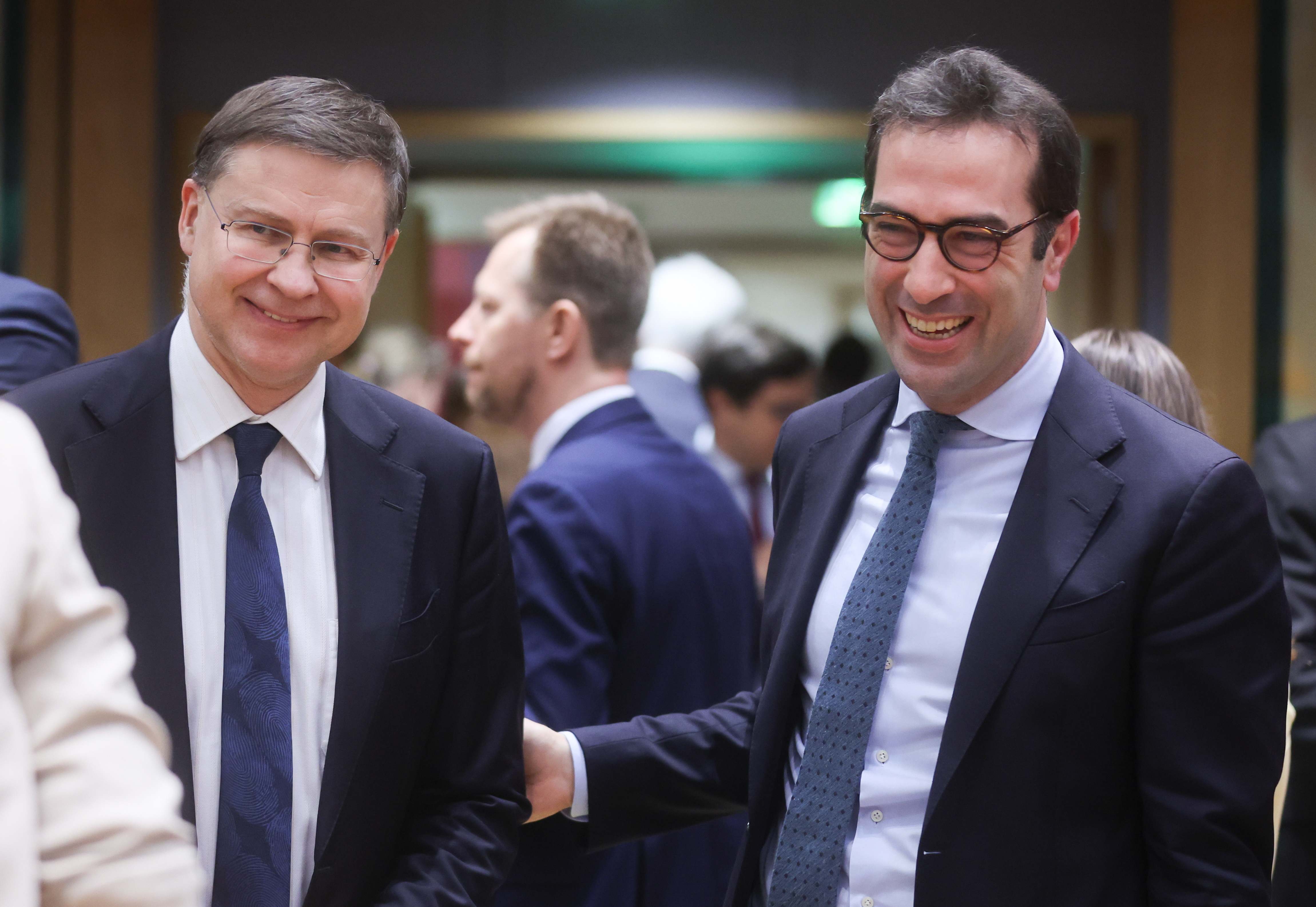 El comisario de Economía, Valdis Dombrovskis y el ministro de Economía, Carlos Cuerpo
