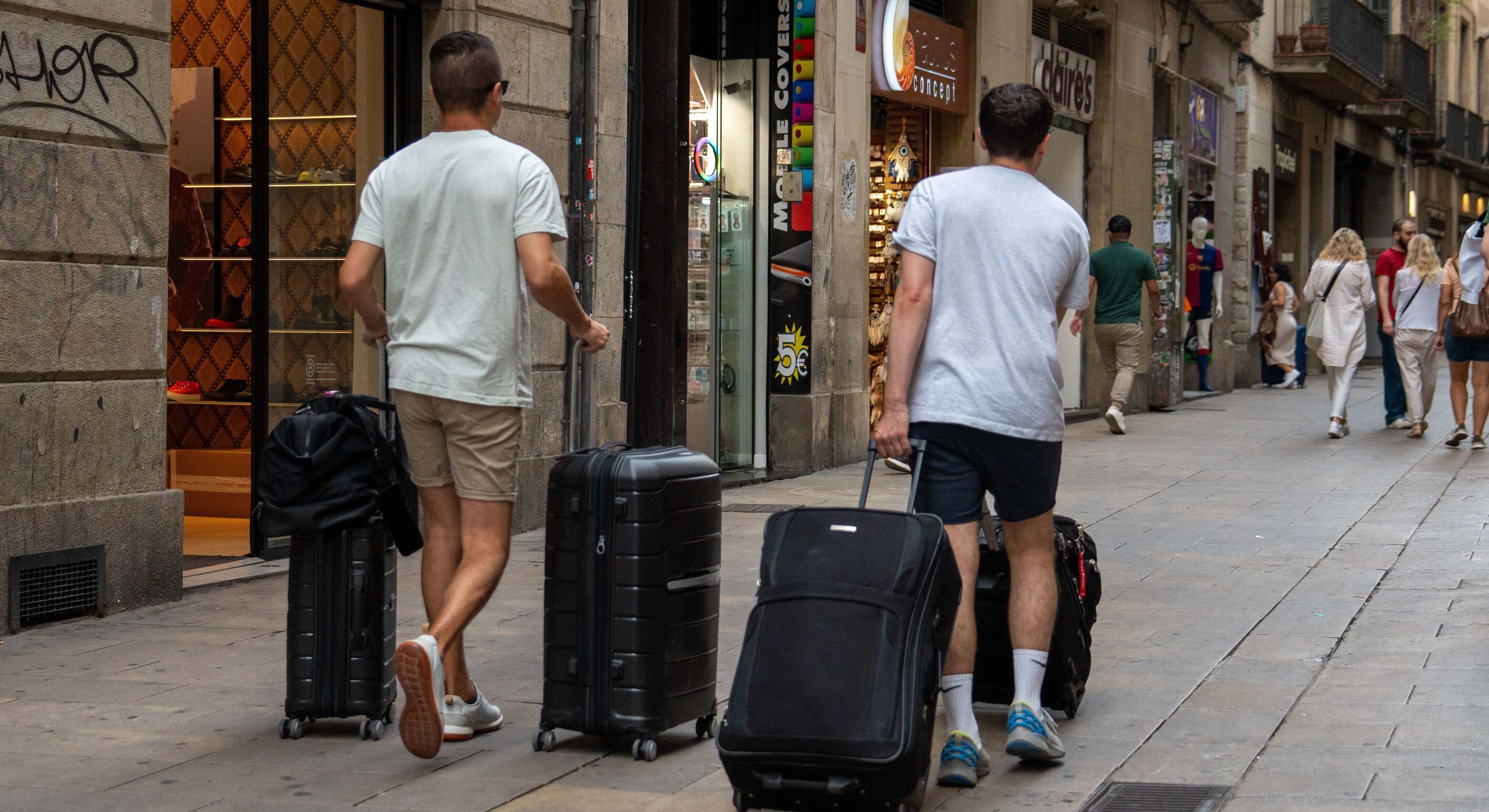 Turistas en una calle de Barcelona