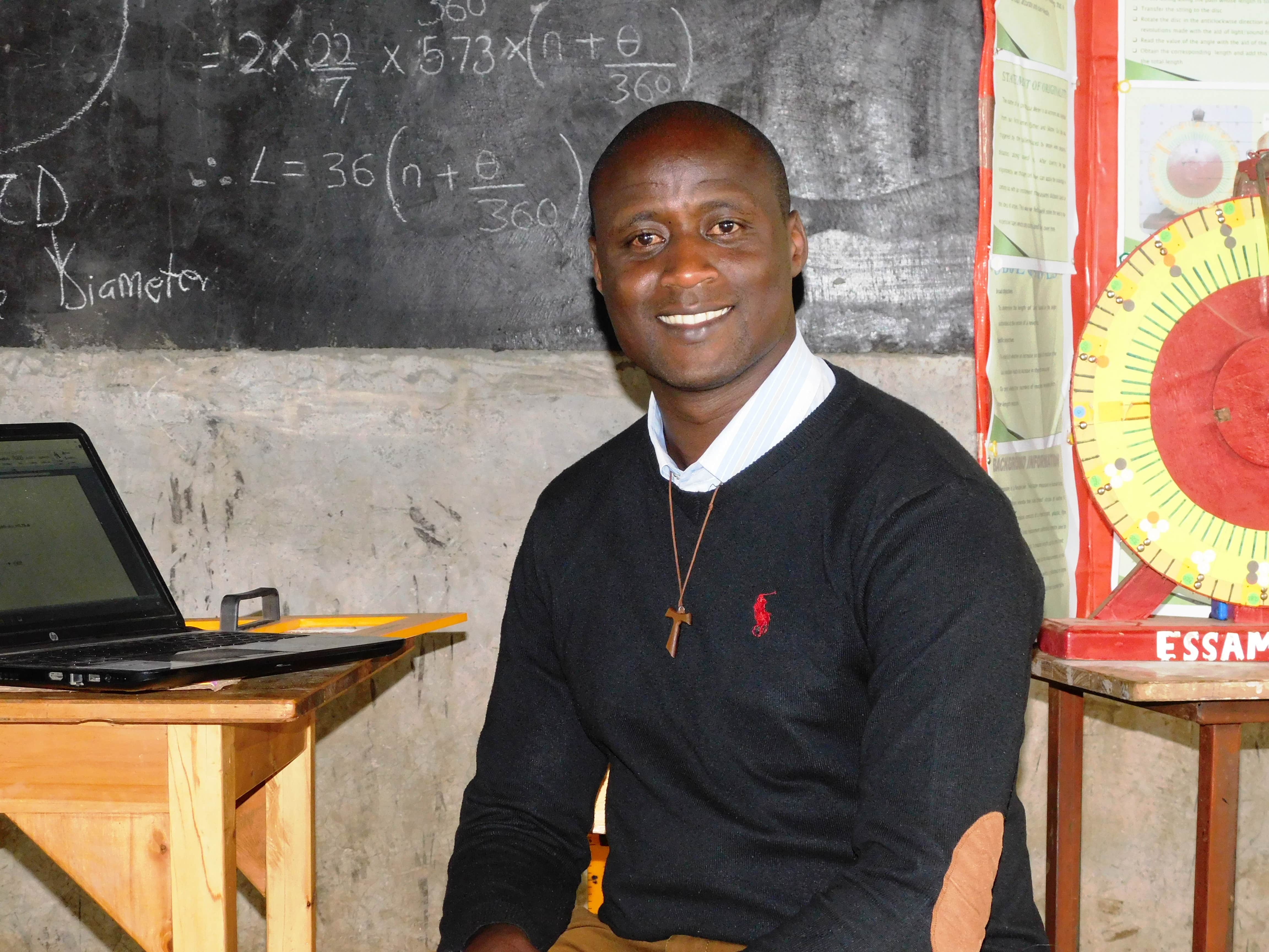 Peter-Tabichi-in-the-classroom.JPG