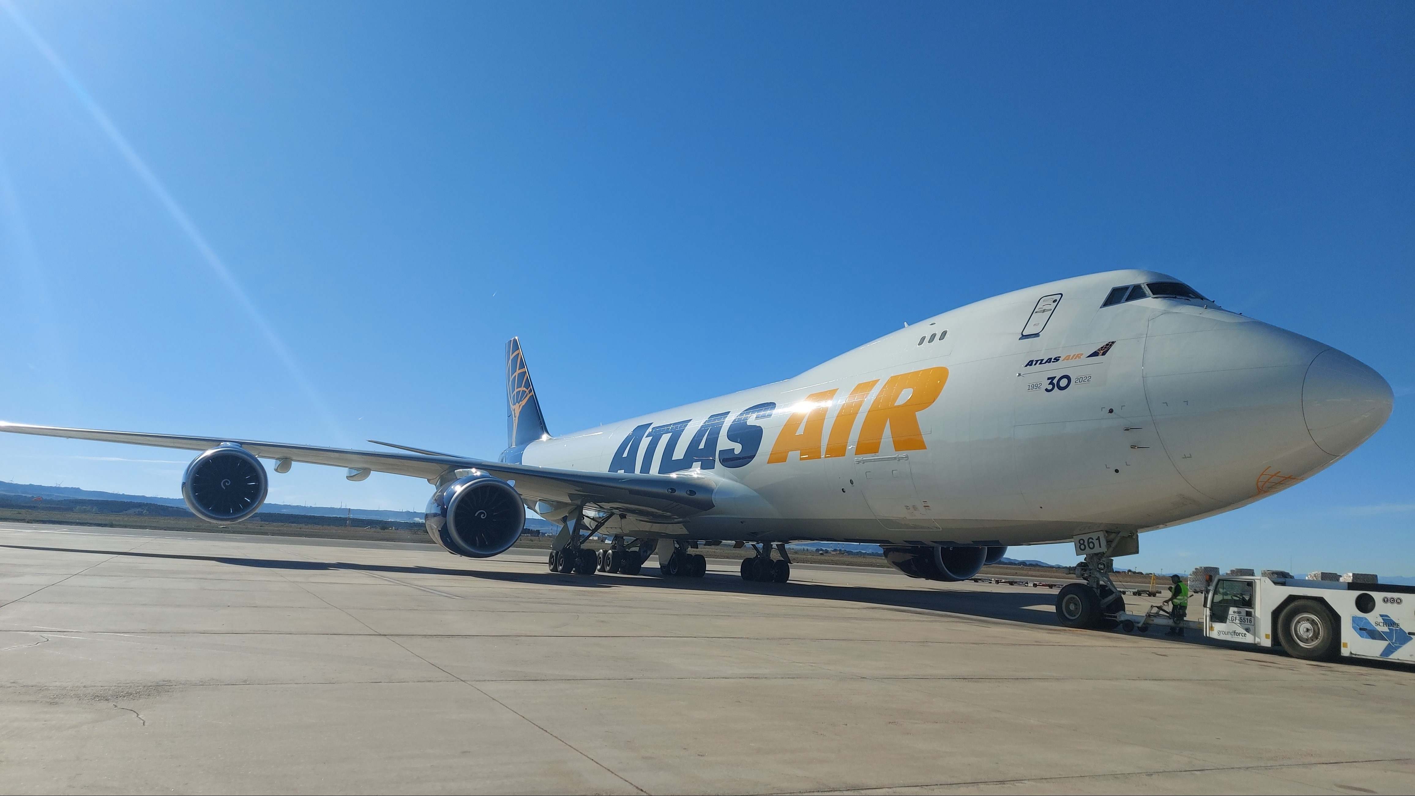 Un avión de Atlas Air en el aeropuerto de Zaragoza.