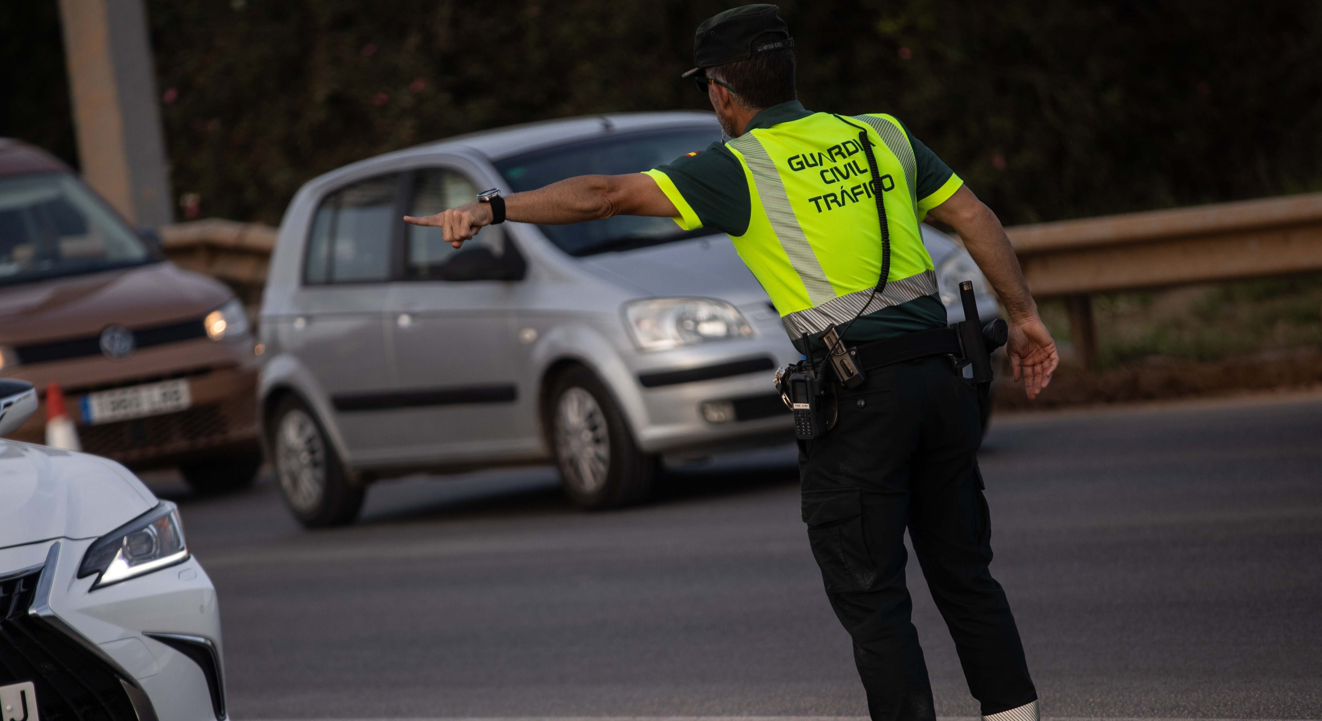 Guardia Civil regulando el tráfico