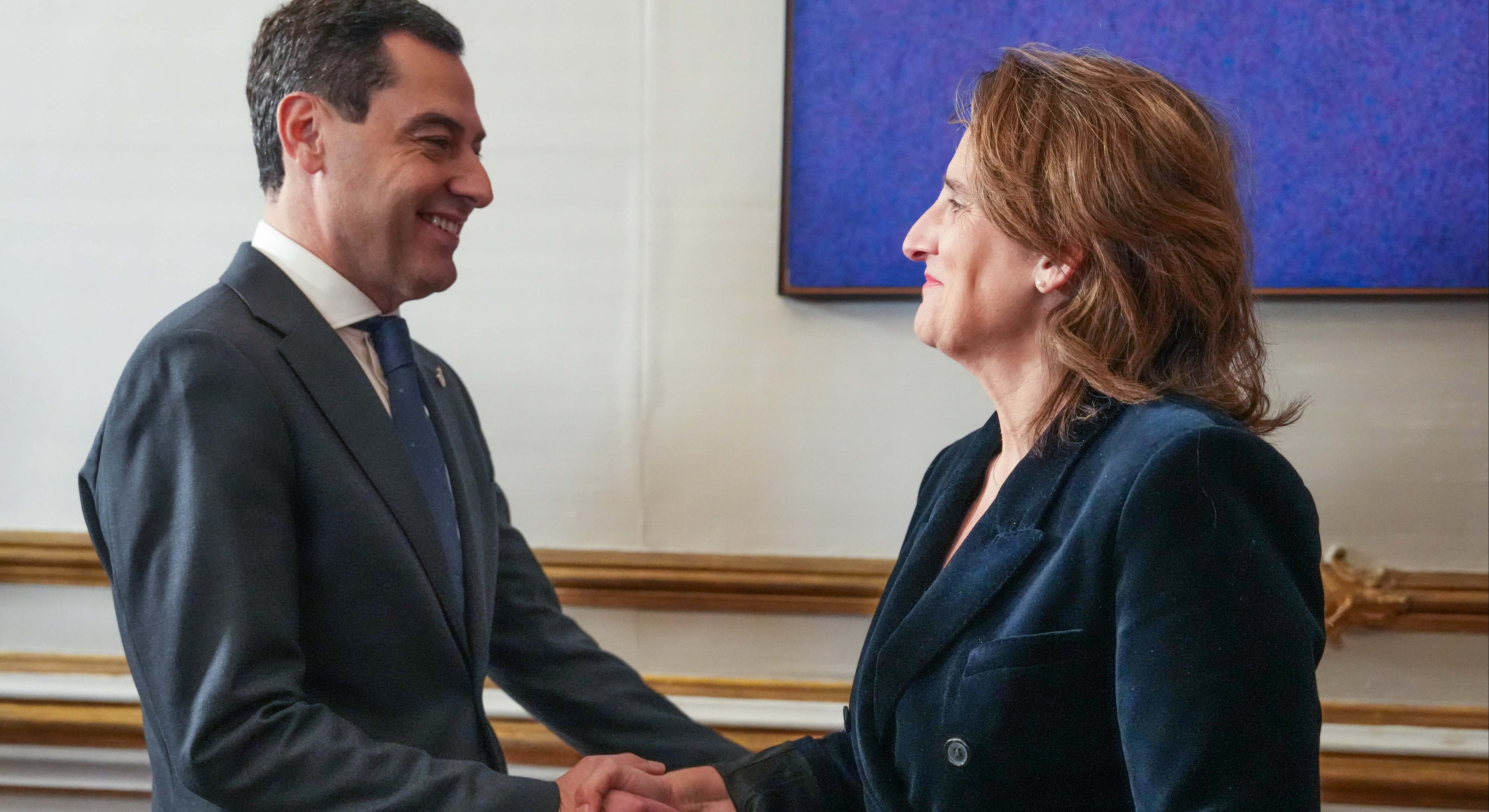 Juanma Moreno y Teresa Ribera.