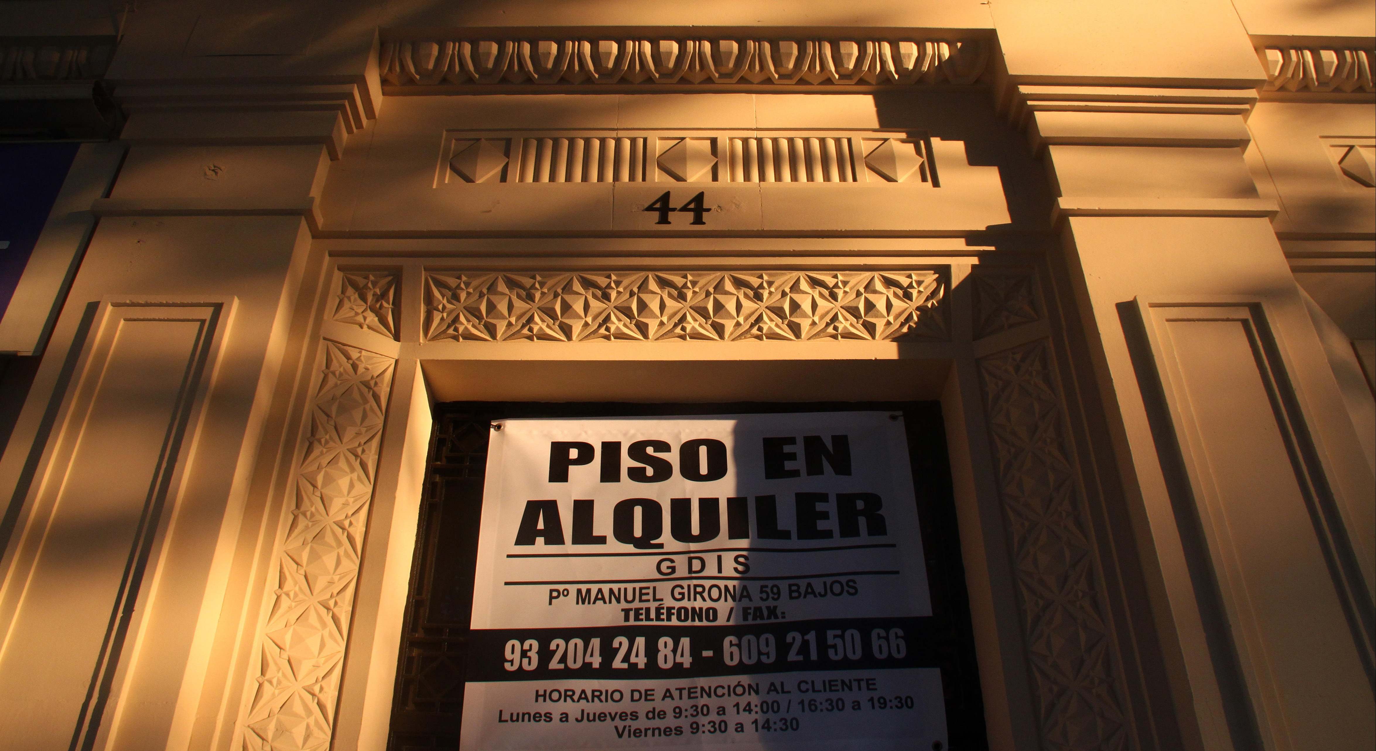 Cartel de piso en alquiler. Foto: Alamy