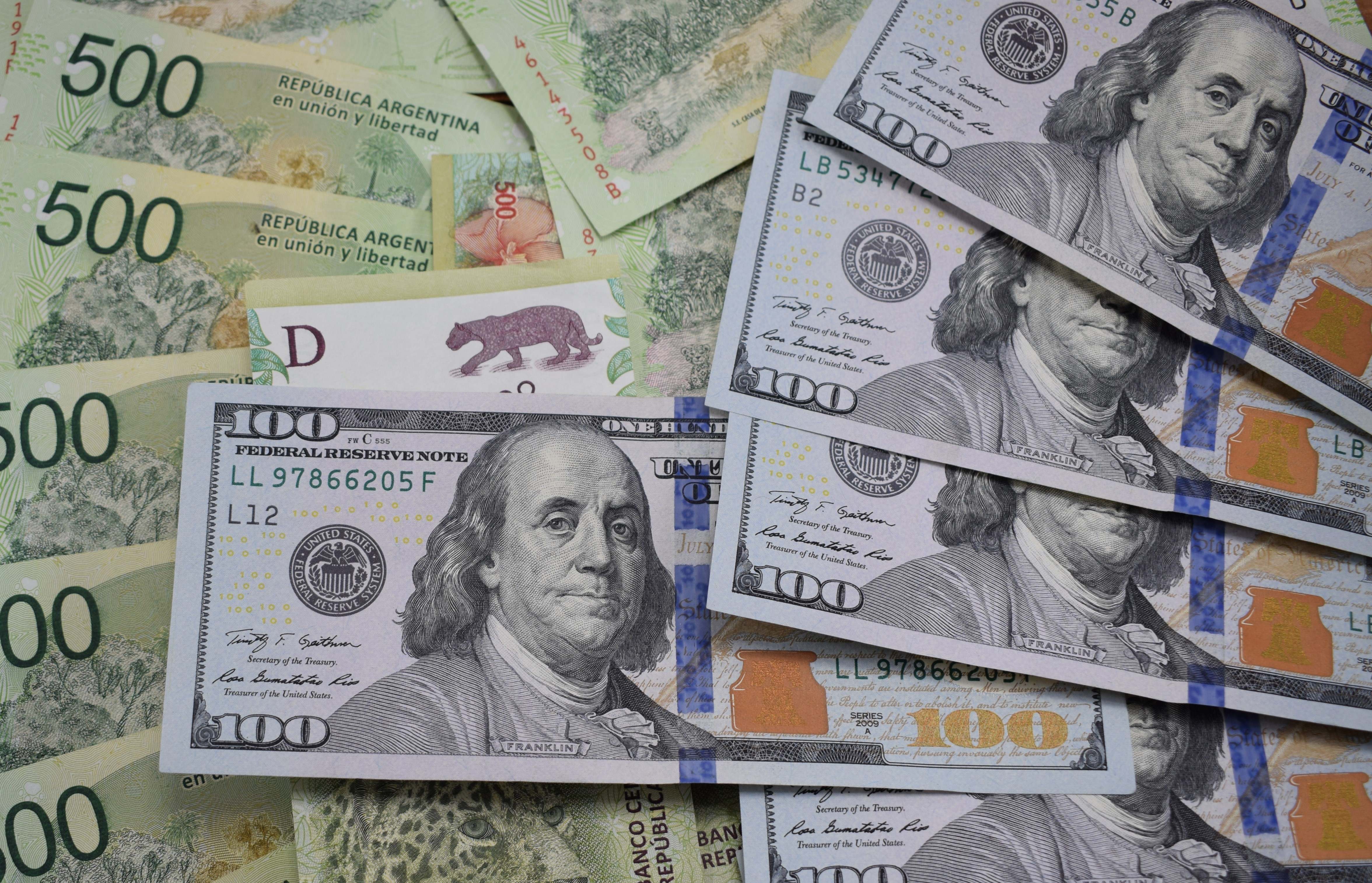 Billetes de dólar.dreamstime