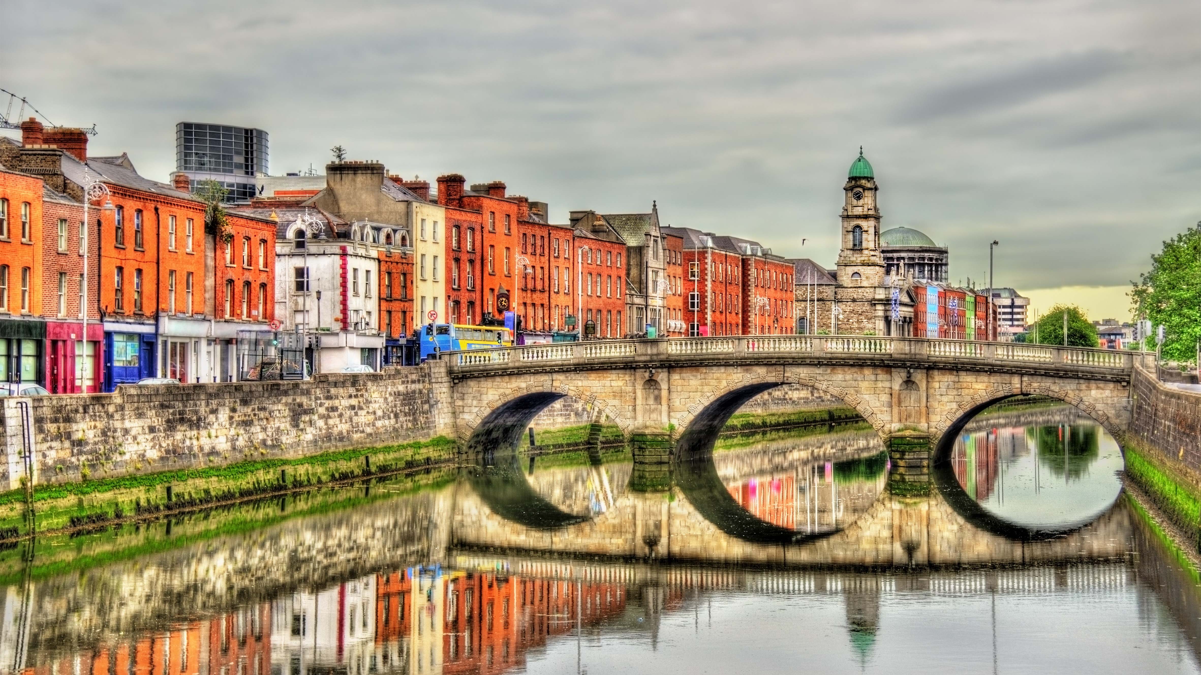 Dublín Irlanda puente economía