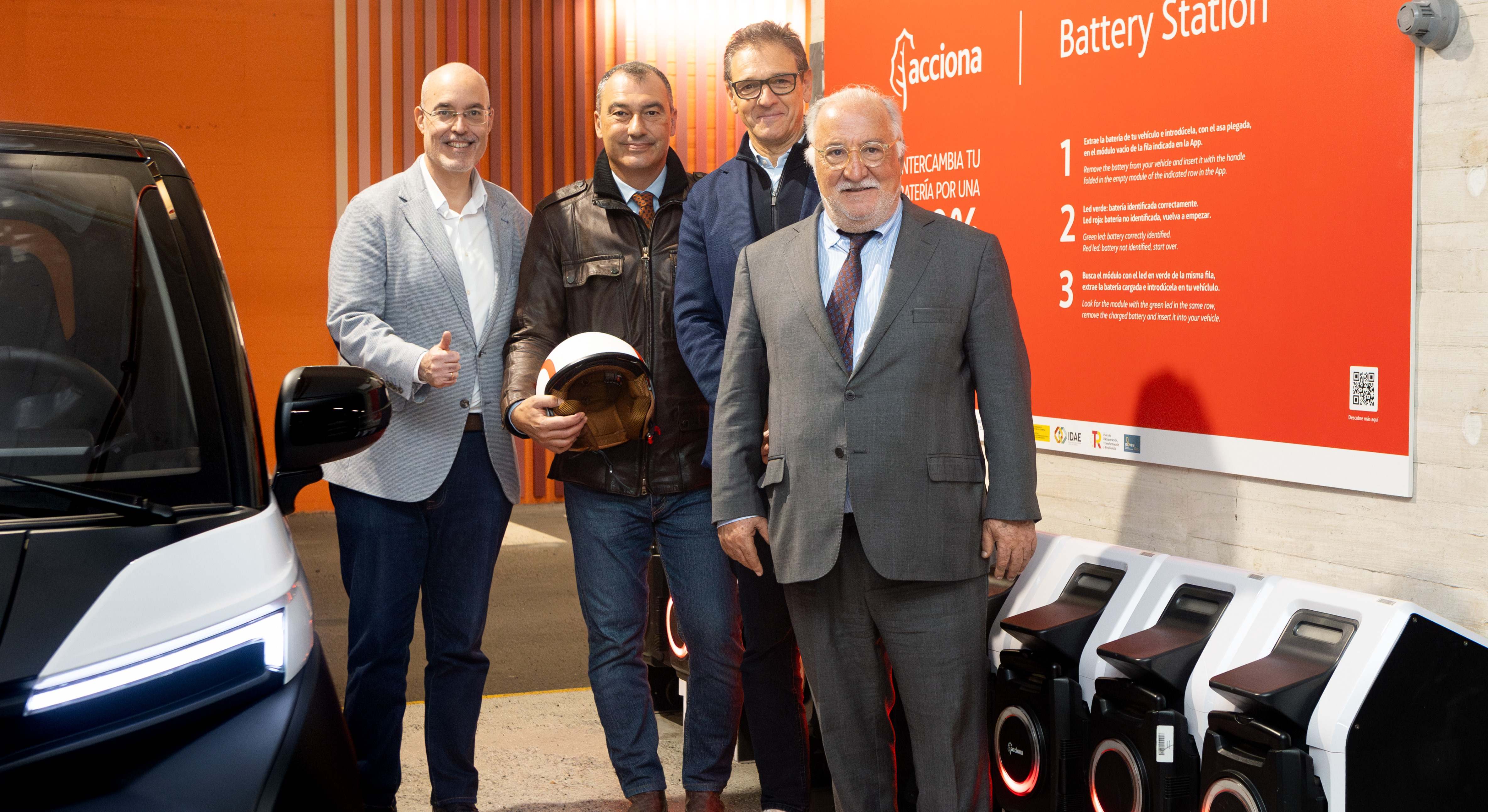 De izquierda a derecha, Arturo Pérez de Lucía, director general de AEDIVE; José María Riaño, secretario general de ANESDOR; Carlos Sotelo, CEO de Silence y de la división de Movilidad de ACCIONA; y Pere Navarro, director general de Tráfico.
