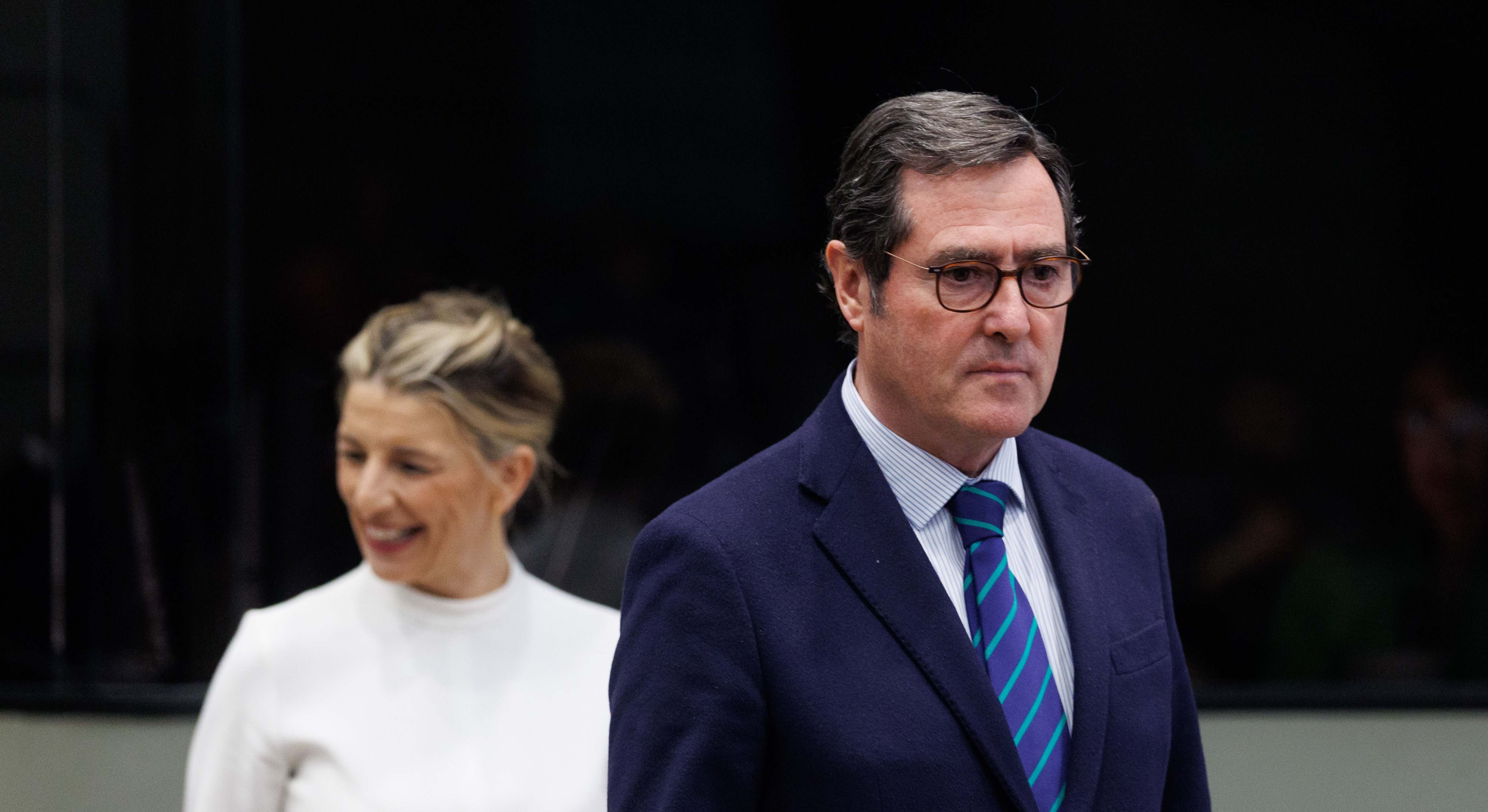 La vicepresidenta segunda y ministra de Trabajo, Yolanda Díaz, y el presidente de CEOE, Antonio Garamendi. Europa Press