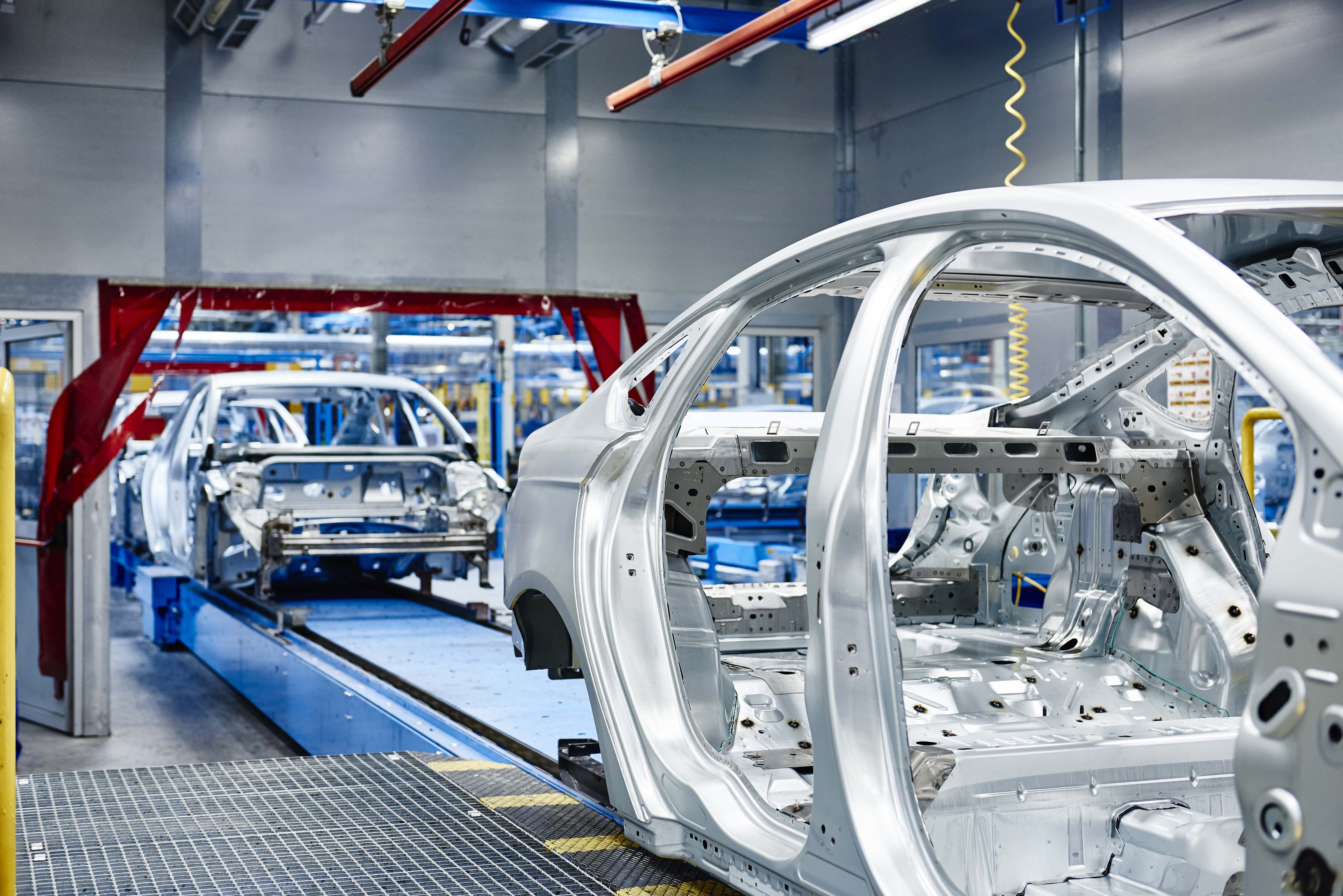 Estructuras metálicas de coches en Ford Almussafes.