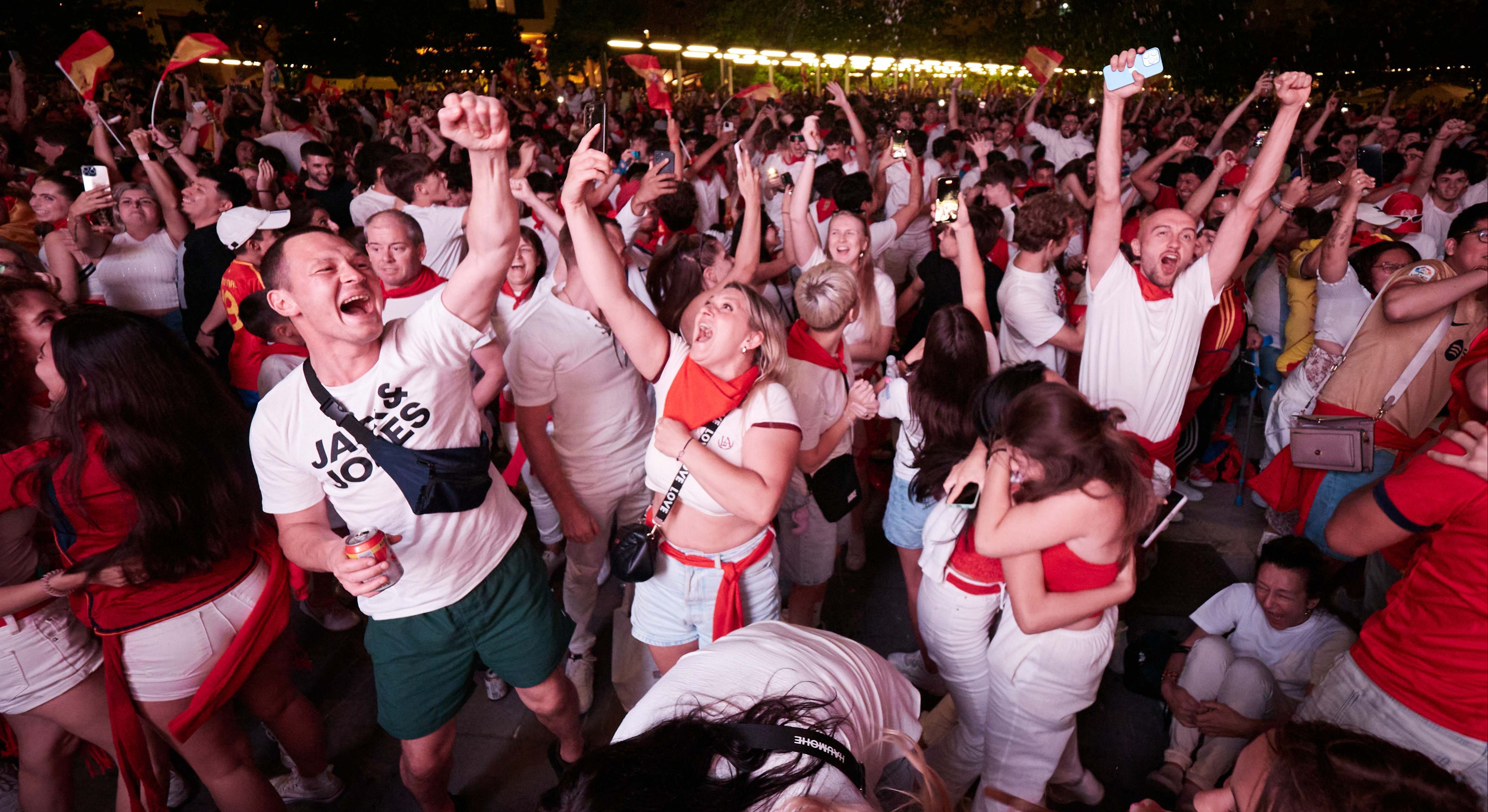 Noche del 14 de julio en los Sanfermines.