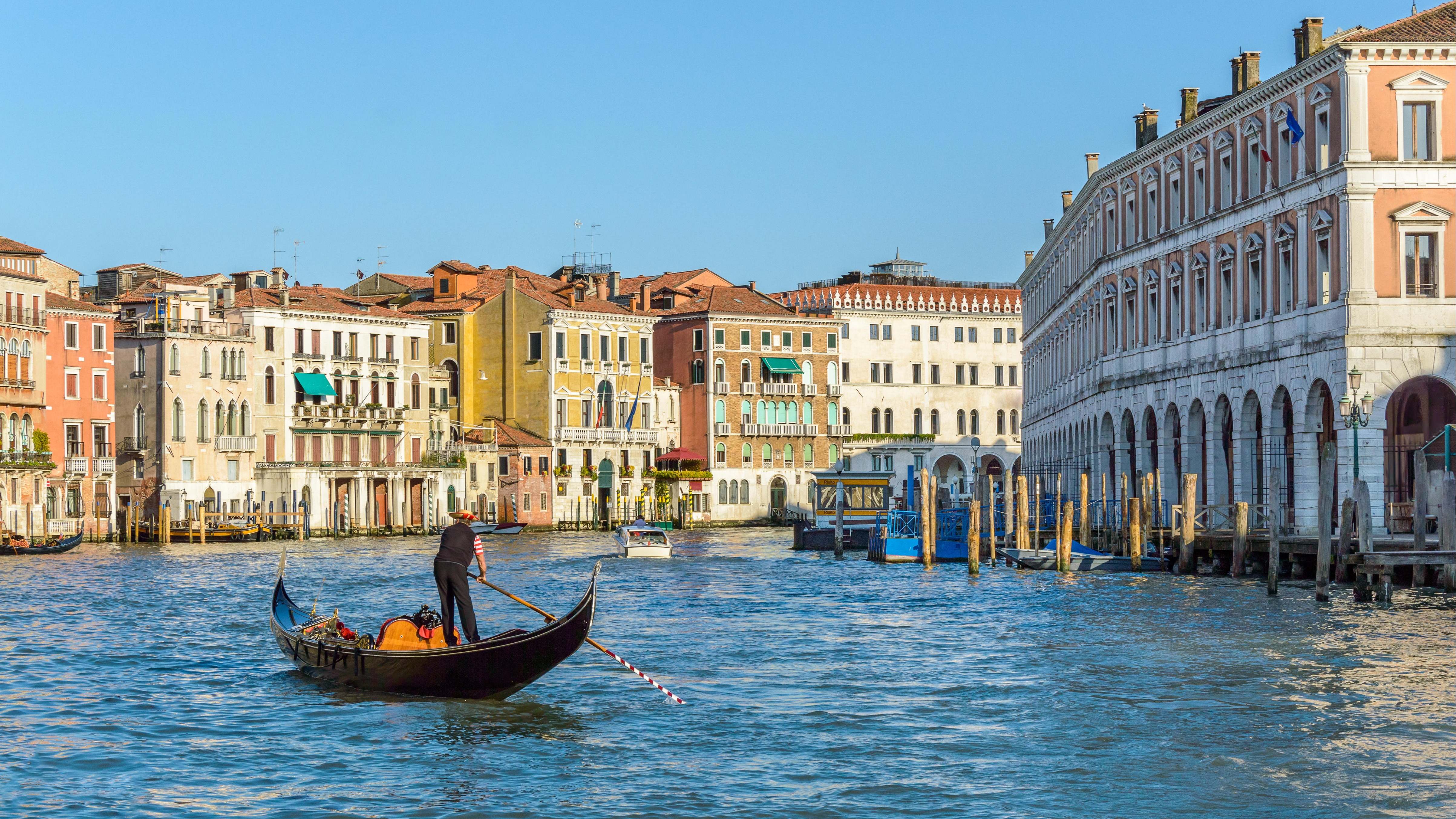 Vista de un canal de Venecia
