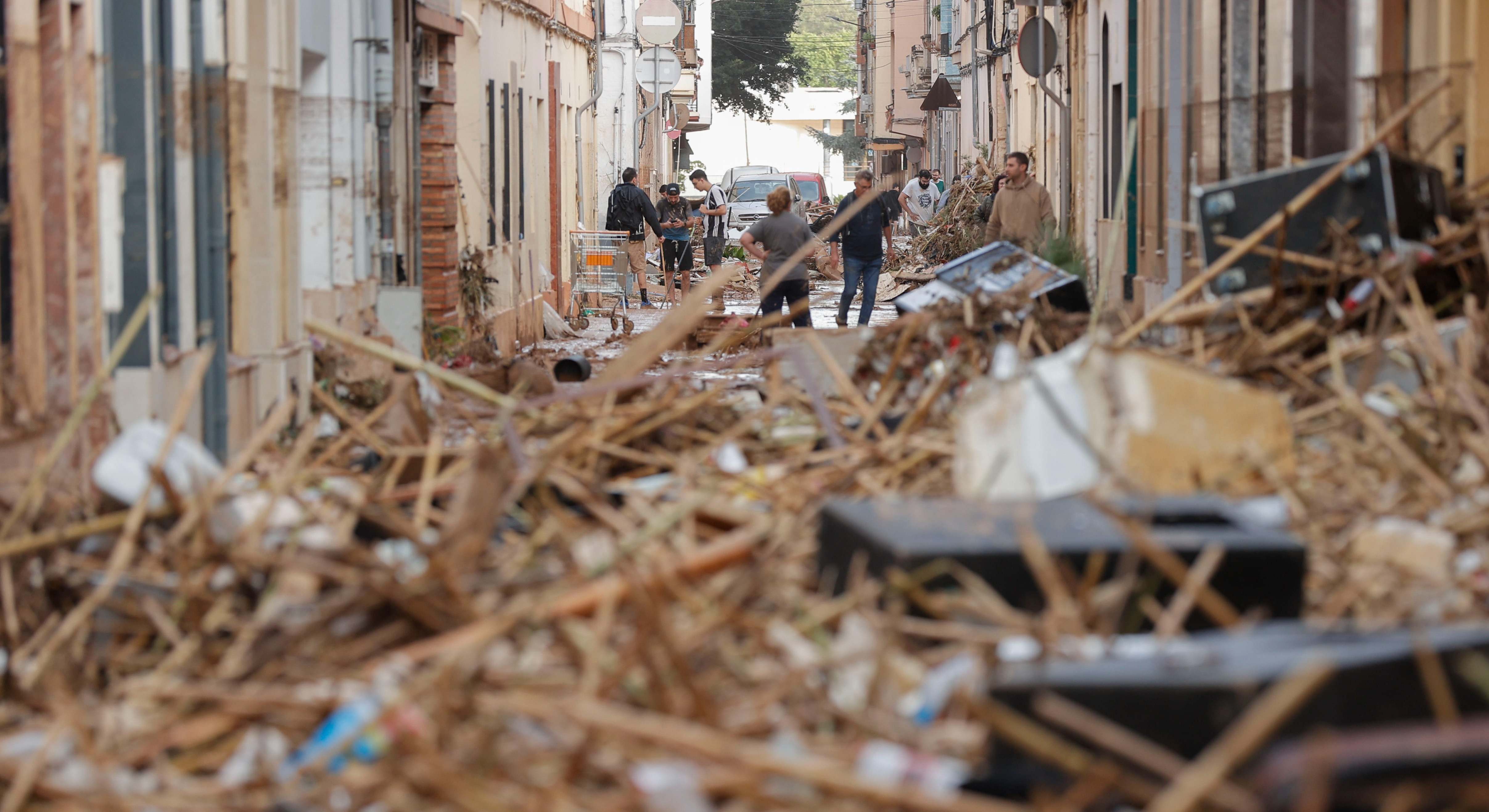 Imagen del estado de una calle de Paiporta.