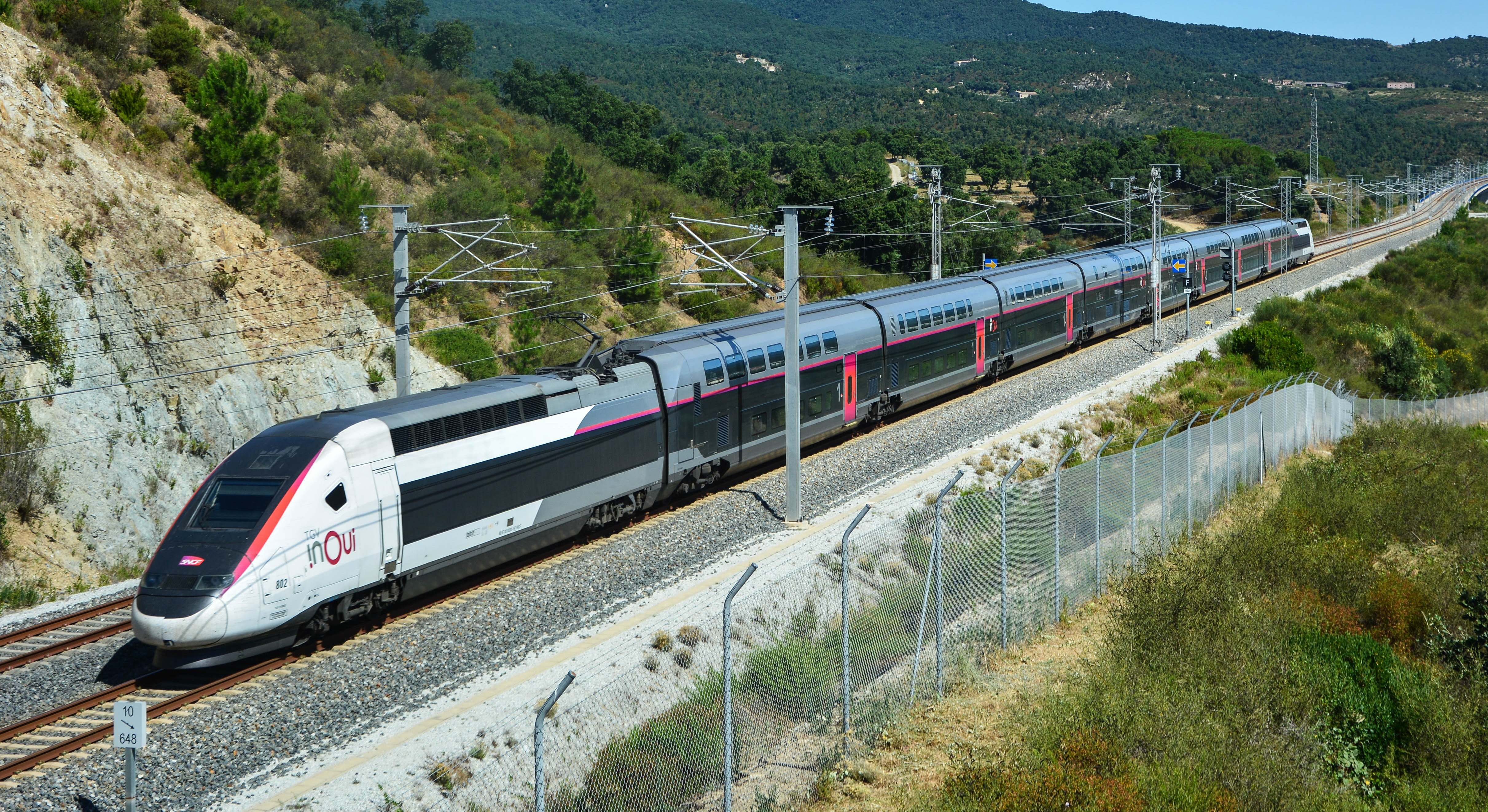 Tren inOui de SNCF en Figueres (Lleida). / Cesare Sapienza
