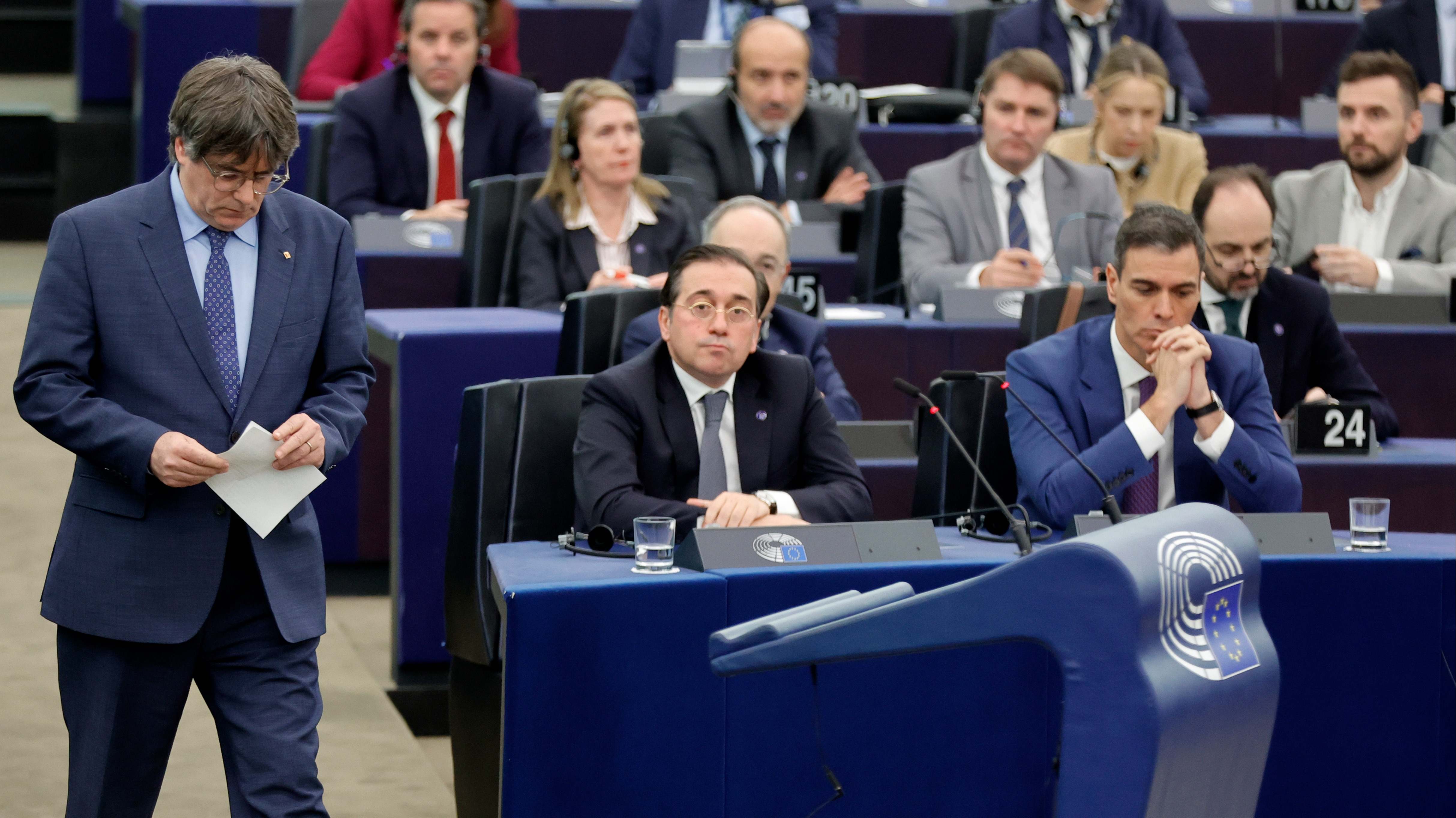 Carles Puigdemont y Pedro Sánchez en el Parlamento Europeo en diciembre