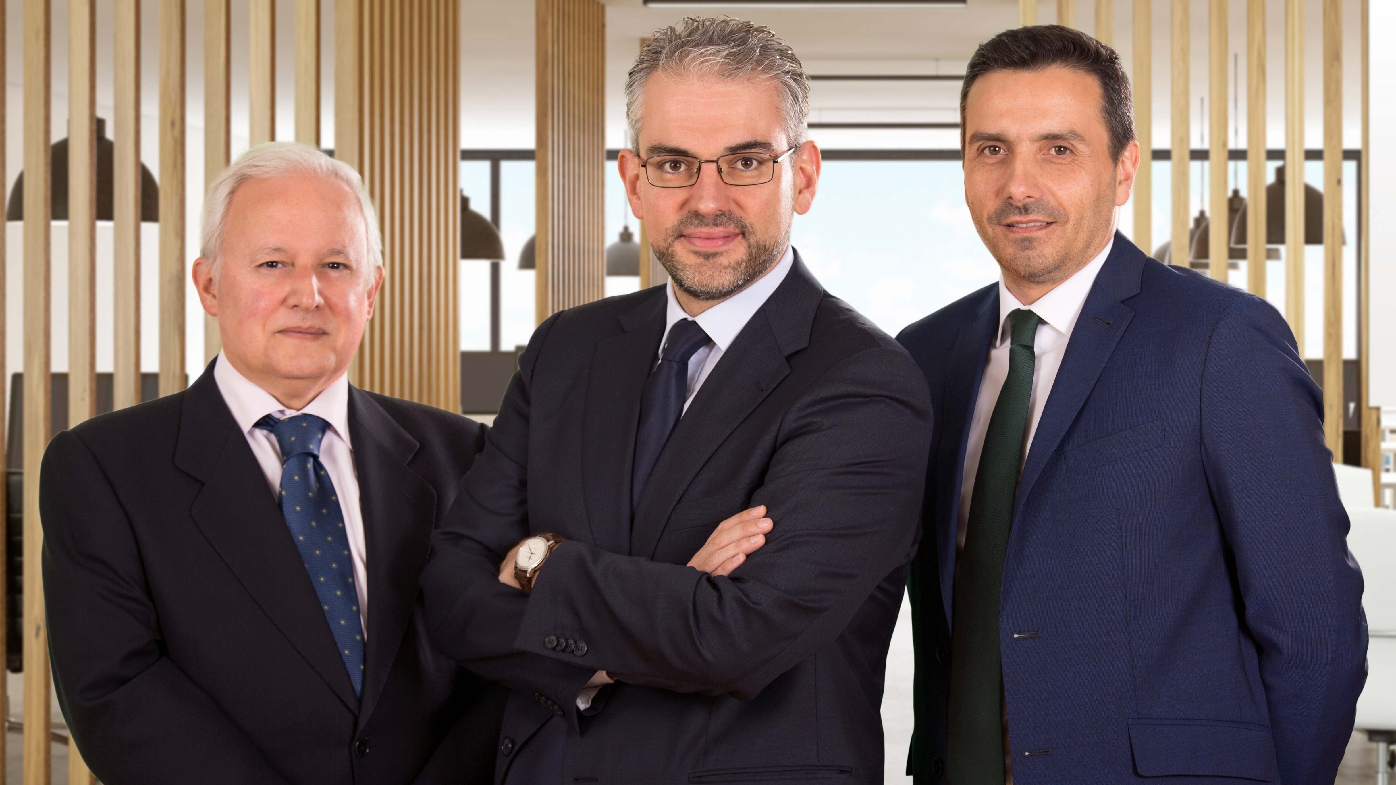 De izda. a drcha., José María Lecube, Alfonso Benito y Carlos Gutiérrez, responsables del equipo de inversión de Dunas Capital.
