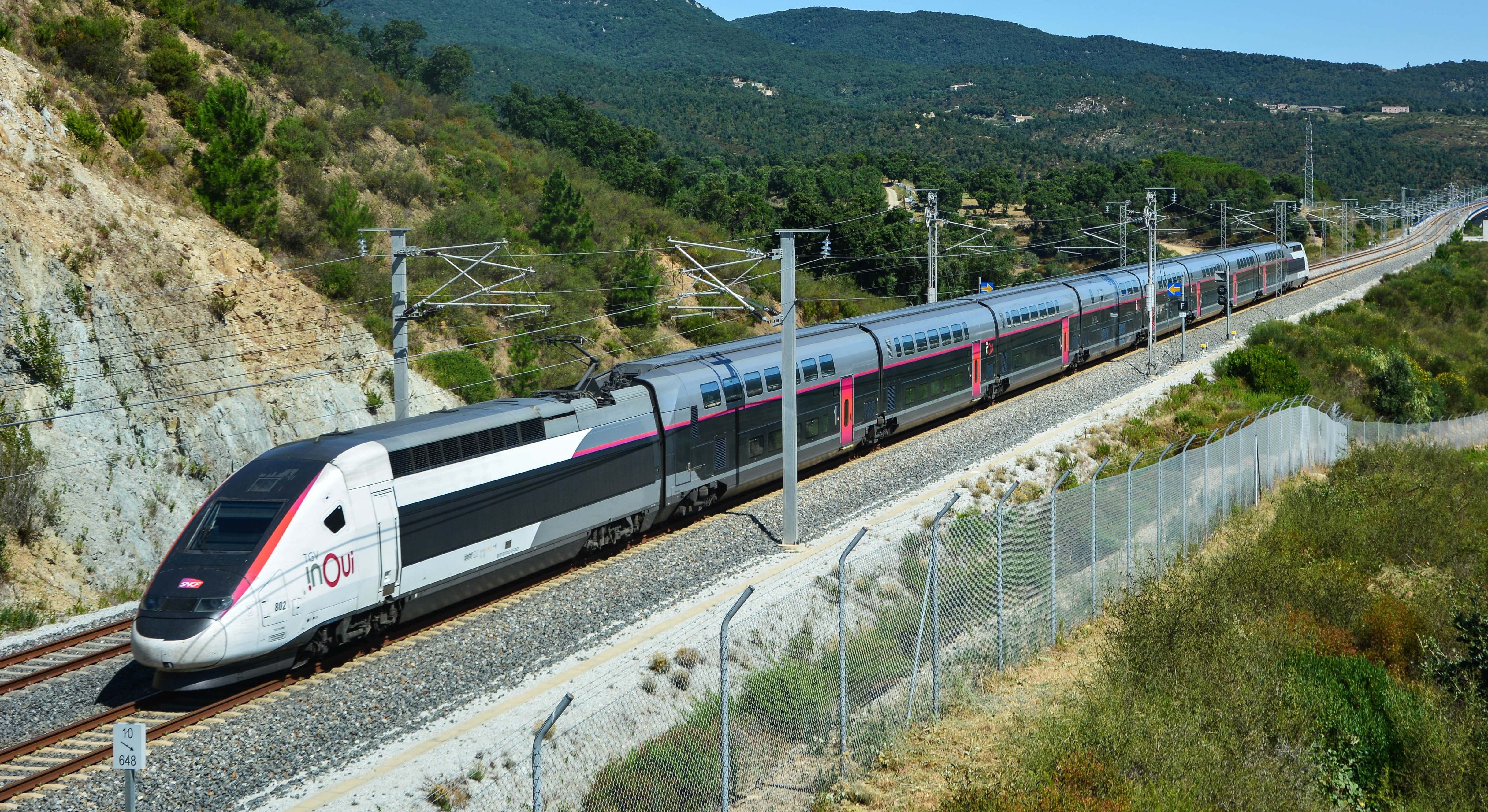 Tren inOui de SNCF en Figueres (Lleida). / Cesare Sapienza